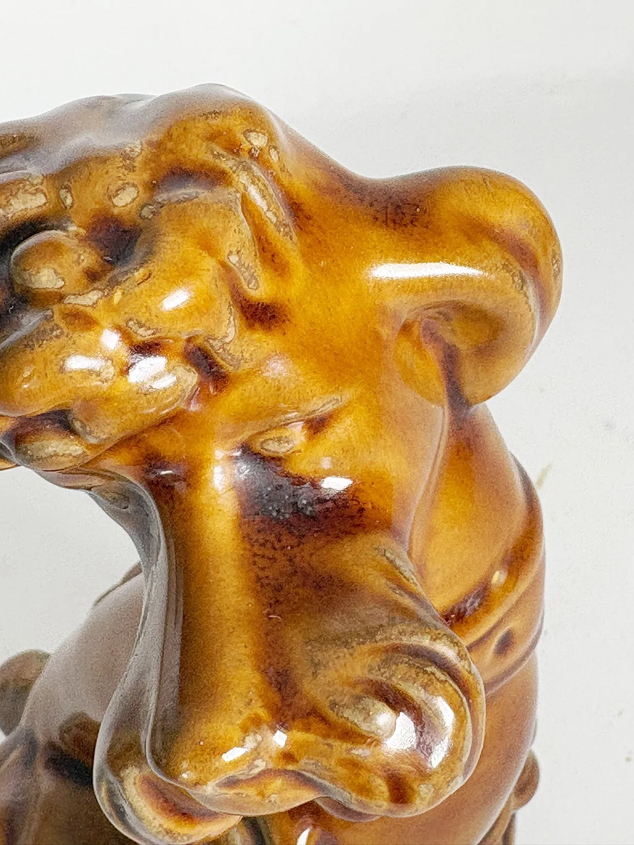 Ceramic sculpture depicting a dog, 1970s 10