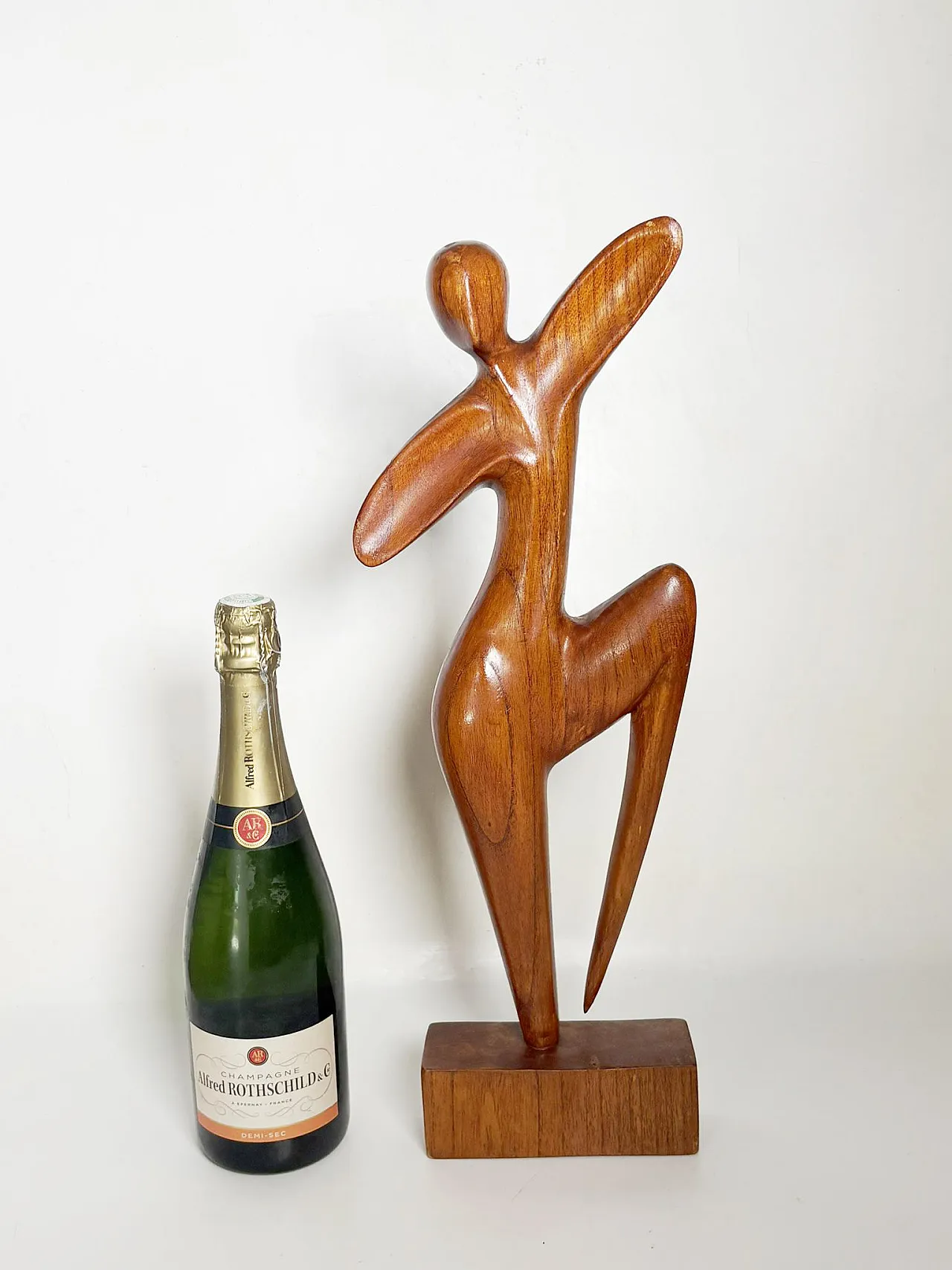 Scultura in legno raffigurante una donna, anni ’60 3