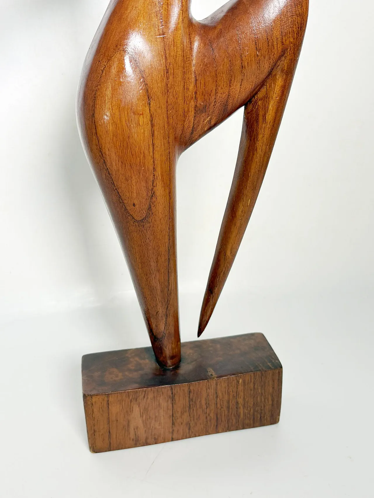 Scultura in legno raffigurante una donna, anni ’60 4