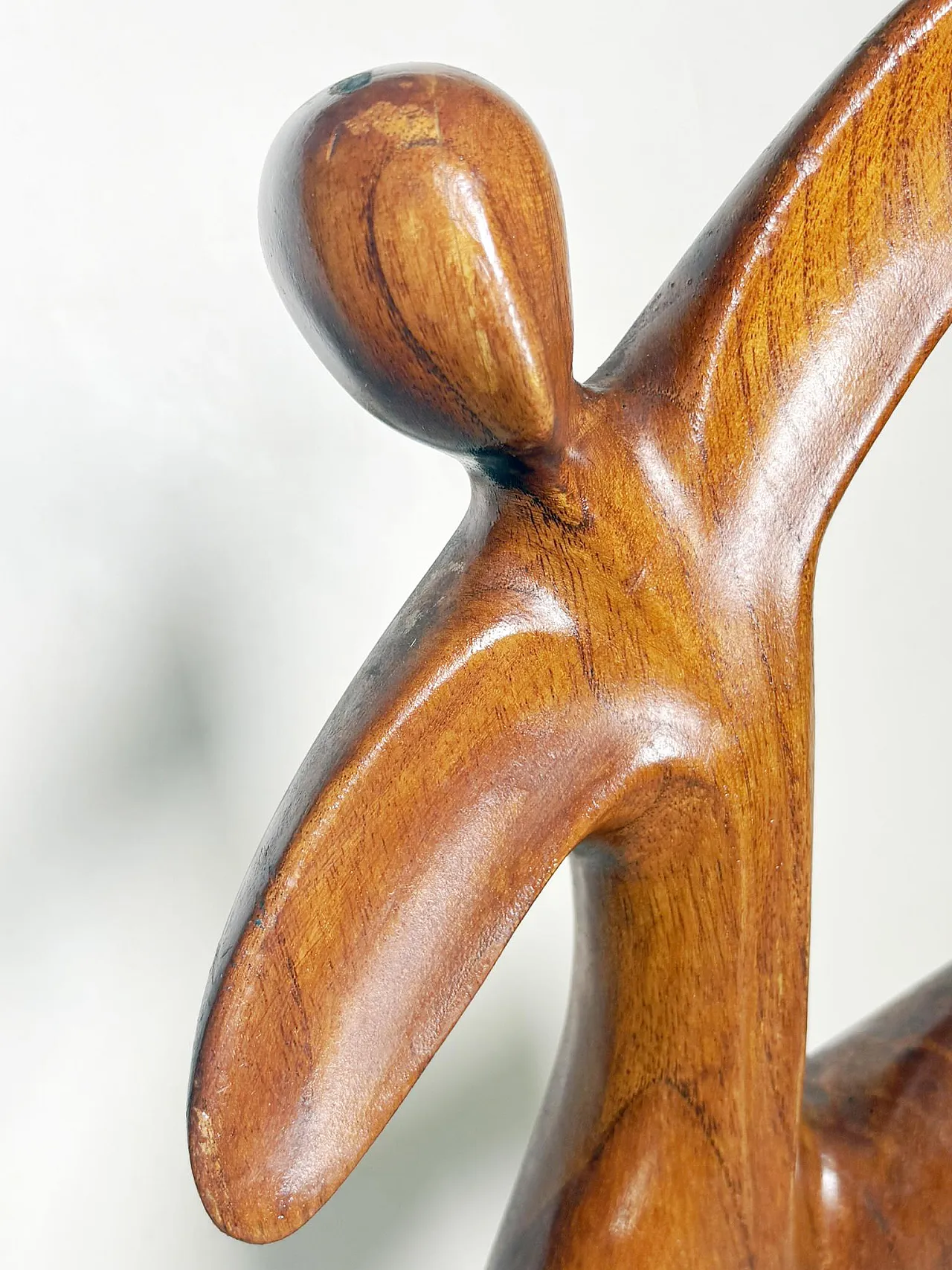 Scultura in legno raffigurante una donna, anni ’60 5