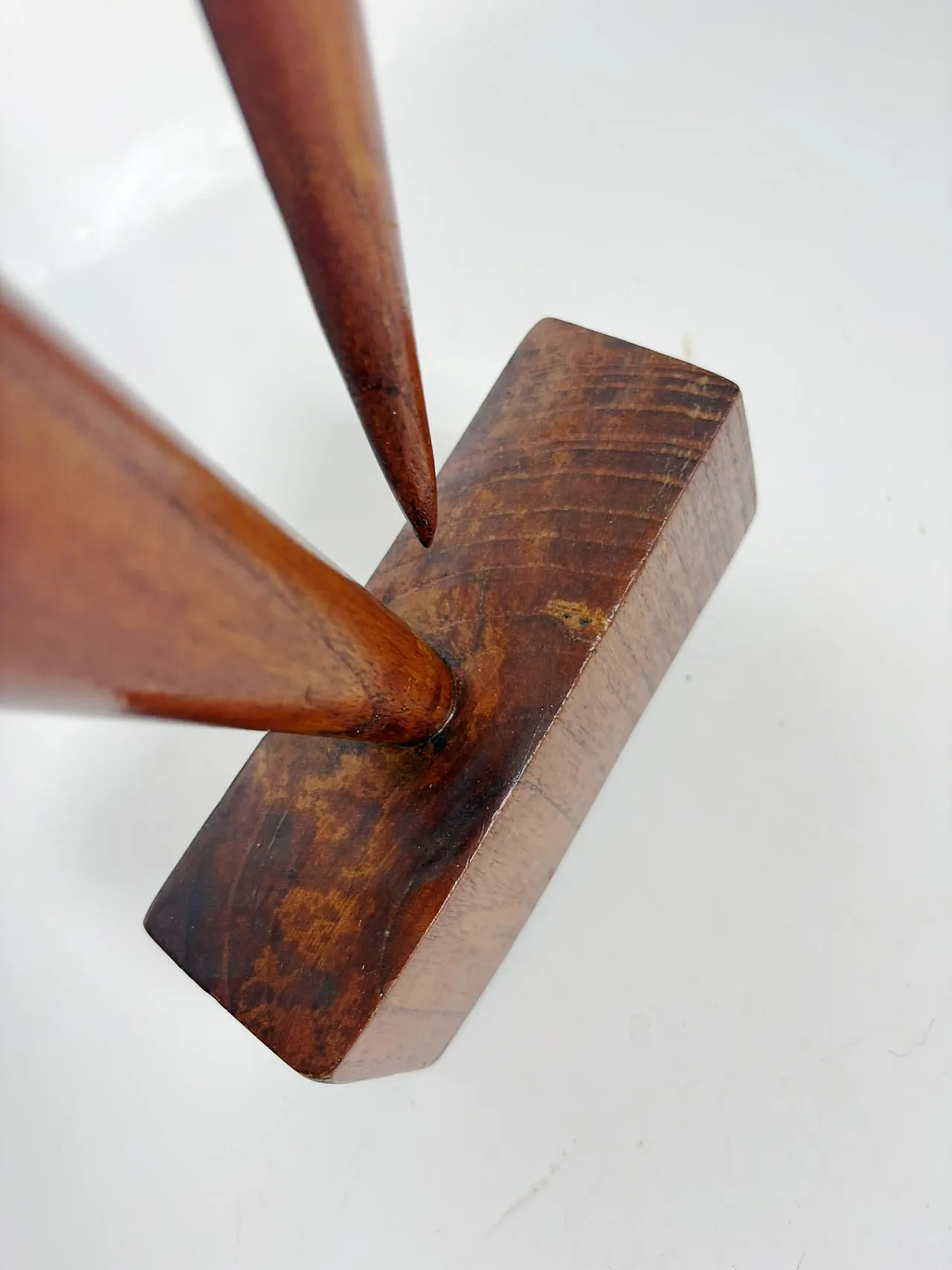 Scultura in legno raffigurante una donna, anni ’60 9