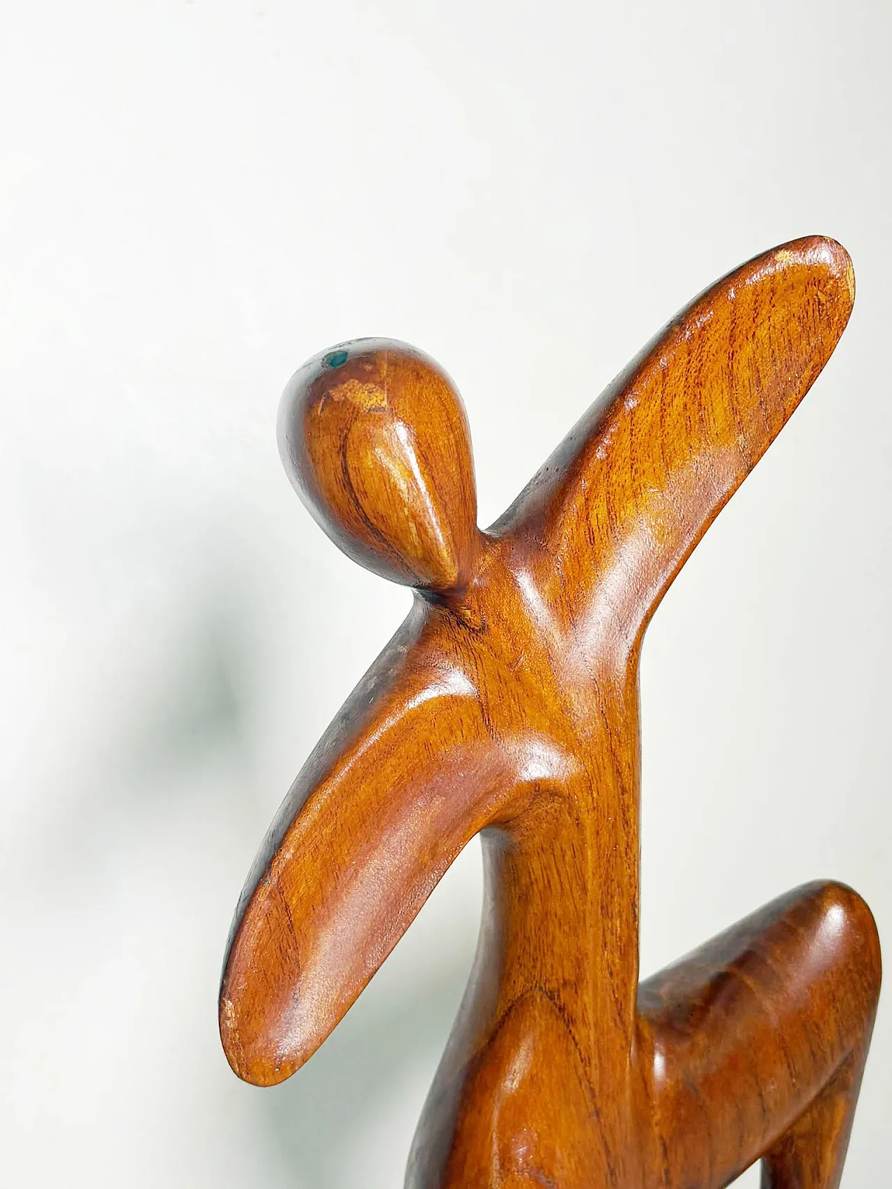 Scultura in legno raffigurante una donna, anni ’60 11