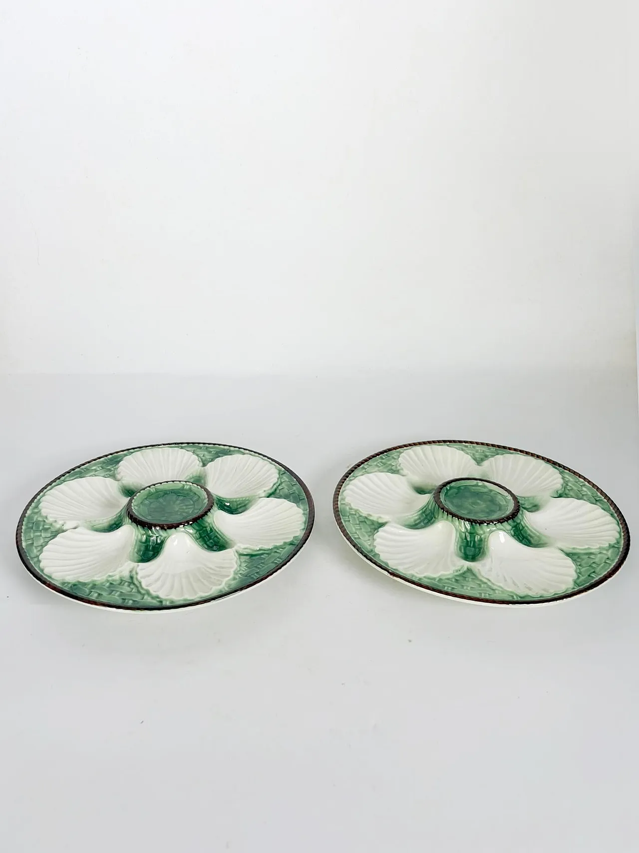 Coppia di piatti da ostriche in maiolica, anni ’20 3