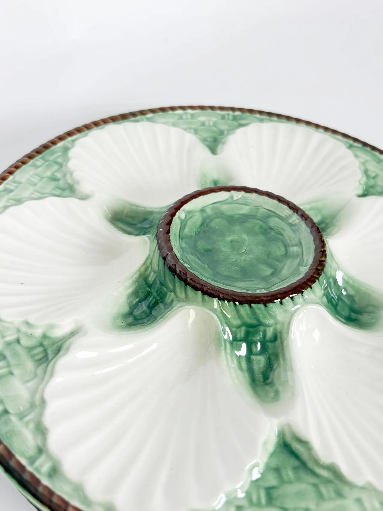 Coppia di piatti da ostriche in maiolica, anni ’20 6