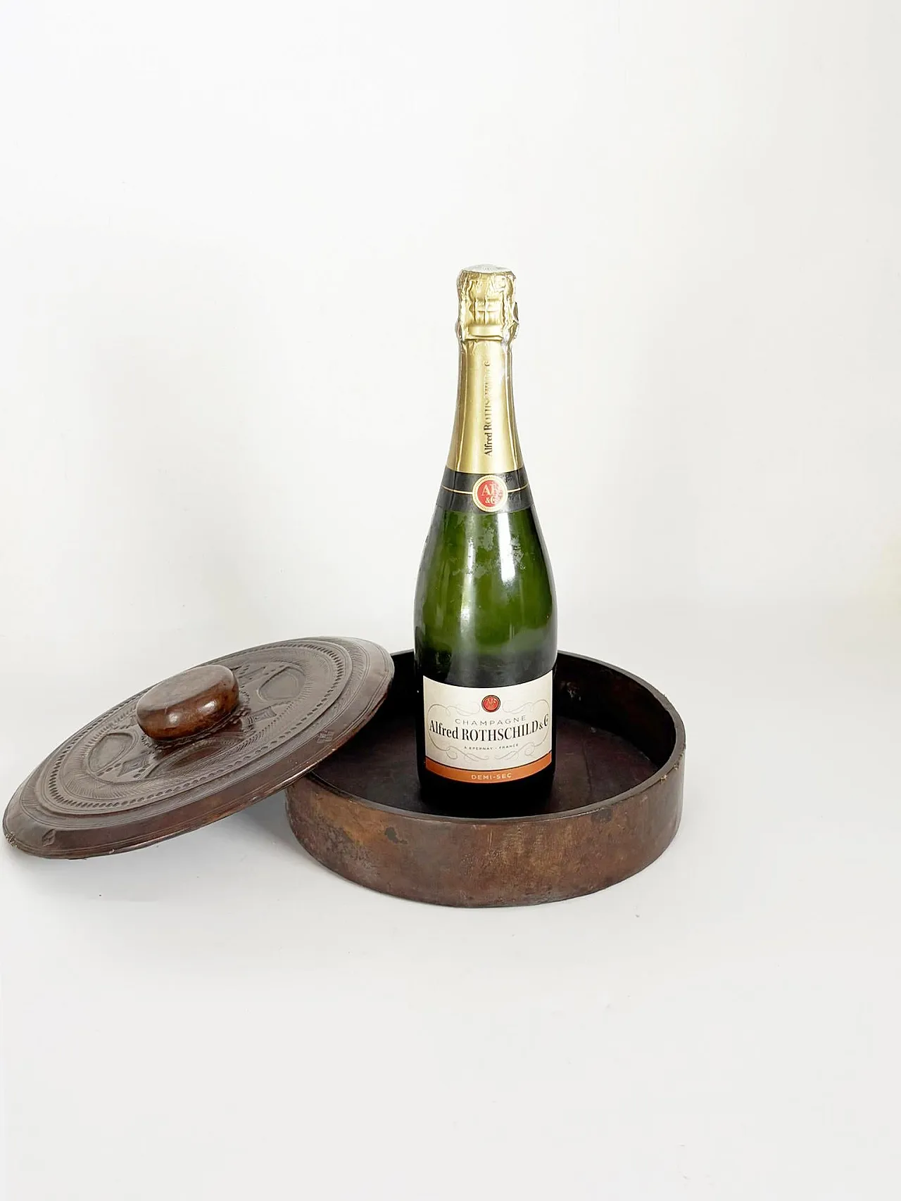 Round leather box, 1970s 3