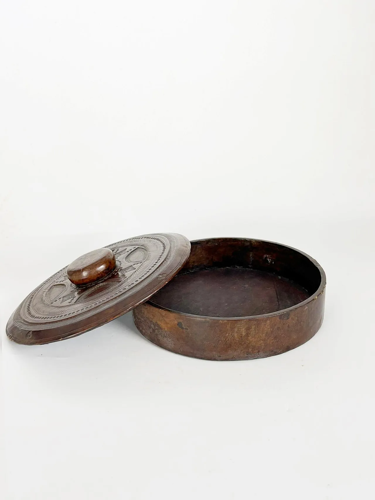 Round leather box, 1970s 4