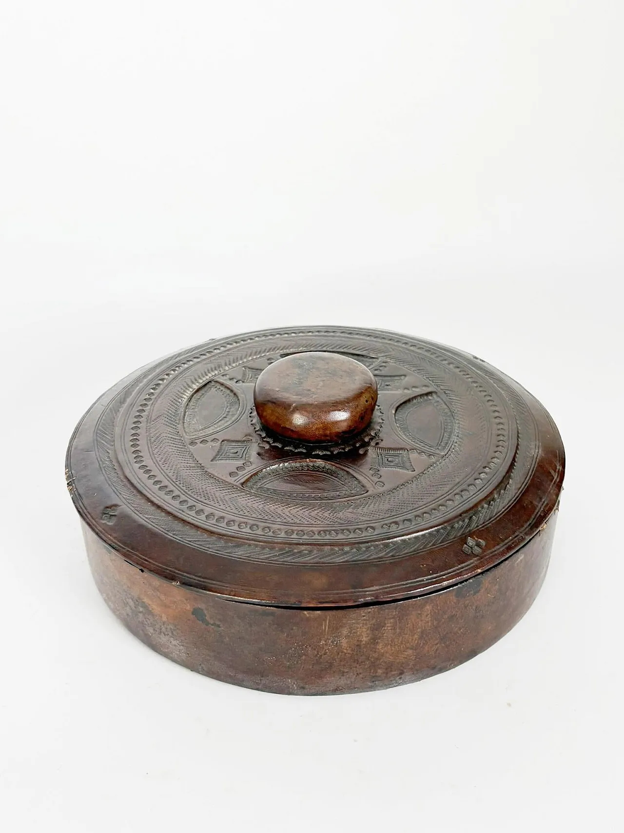 Round leather box, 1970s 6