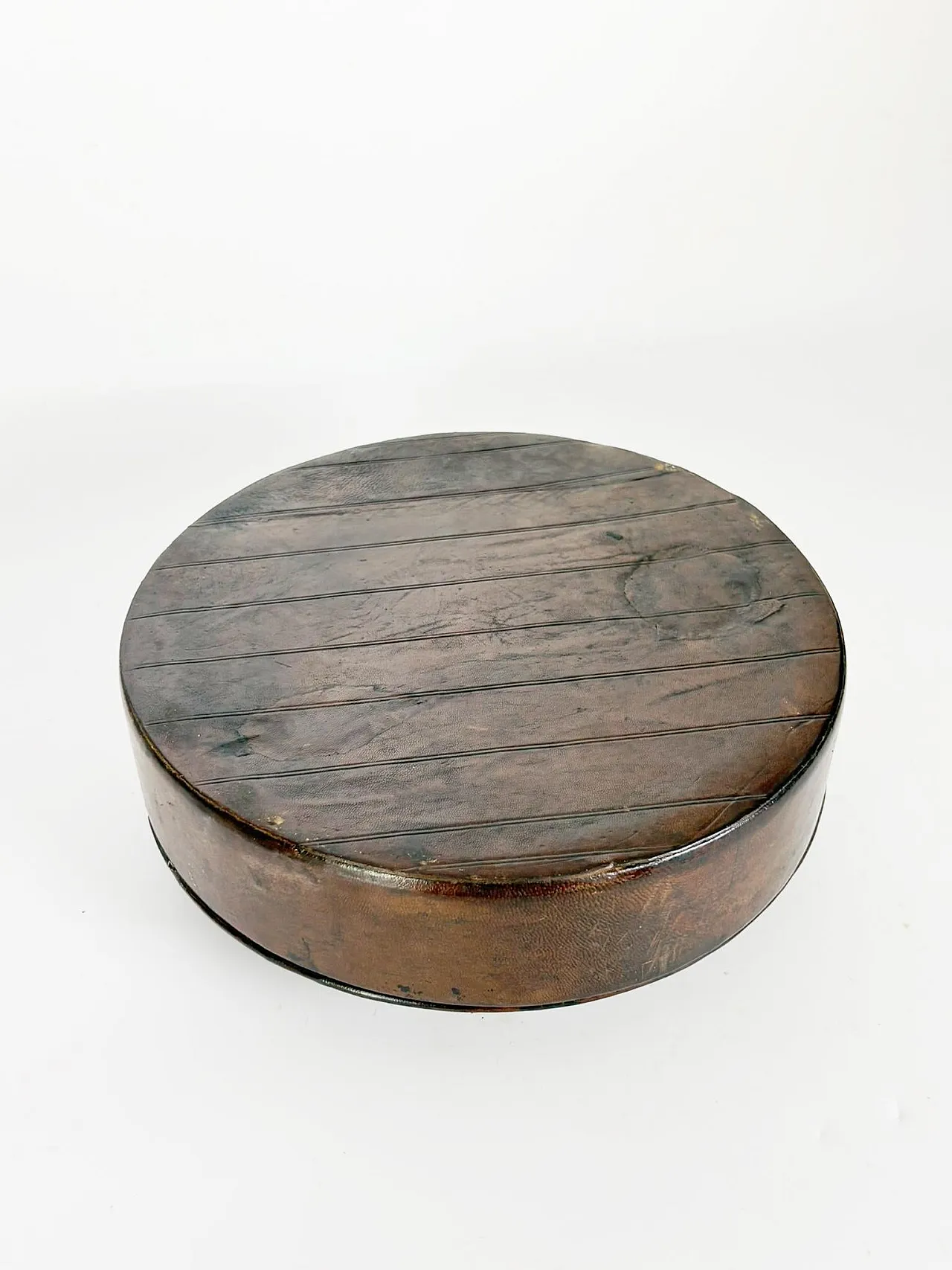 Round leather box, 1970s 7