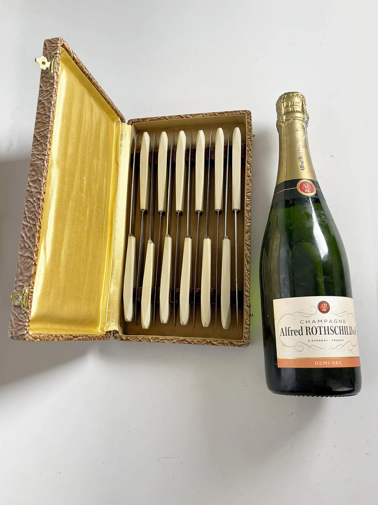 12 Coltelli in bachelite, anni '70 3