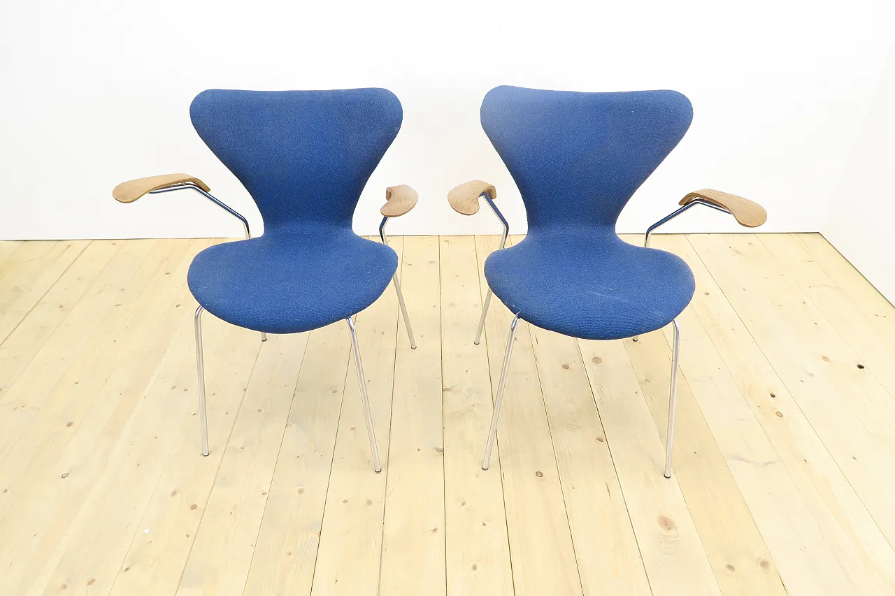 Pair of chairs by Arne Jacobsen, 1970s 2