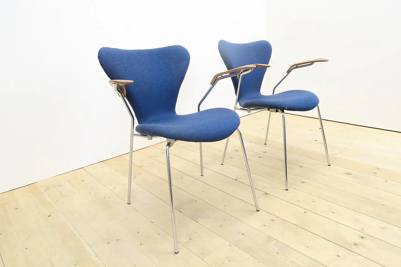 Pair of chairs by Arne Jacobsen, 1970s 3