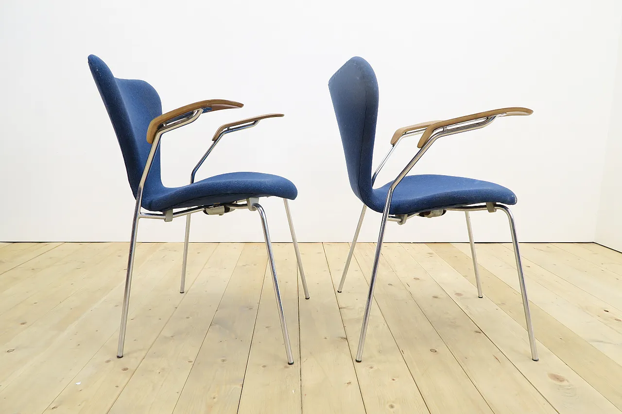 Pair of chairs by Arne Jacobsen, 1970s 5