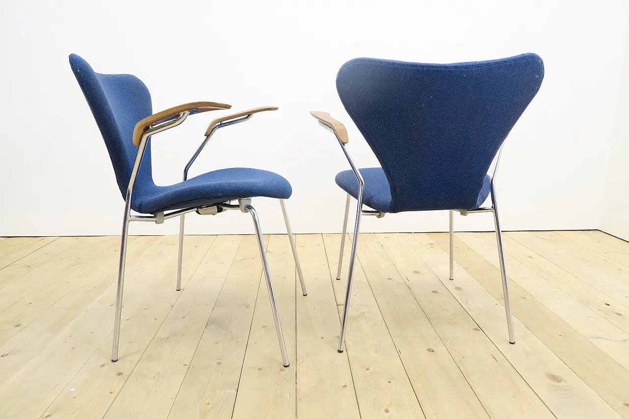 Pair of chairs by Arne Jacobsen, 1970s 6