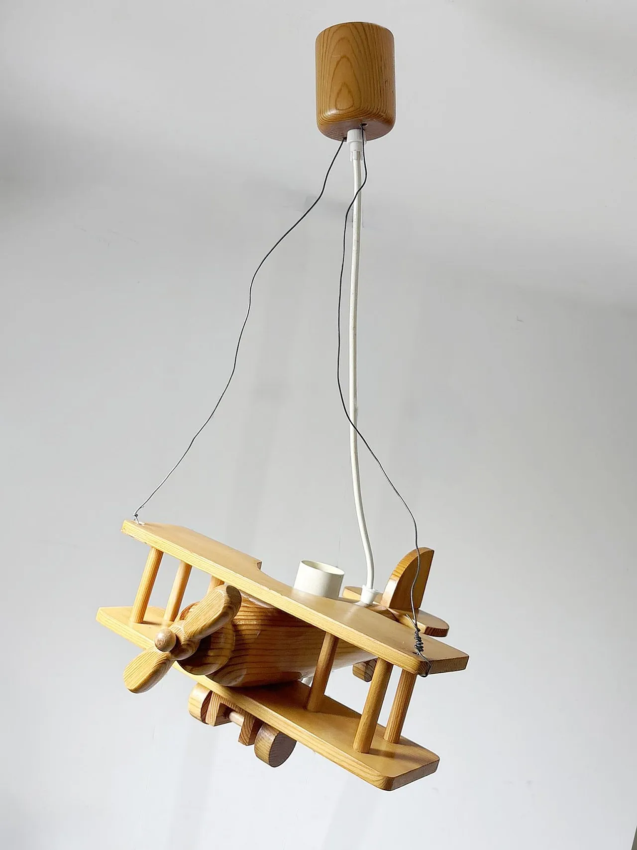 Lampada a sospensione a forma di aeroplano in legno di pino, anni ’70 2