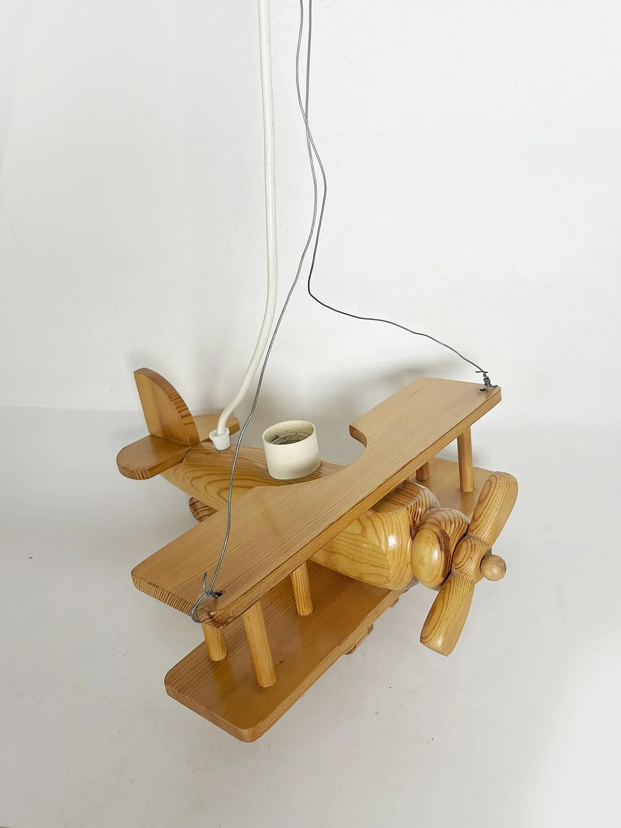 Lampada a sospensione a forma di aeroplano in legno di pino, anni ’70 4
