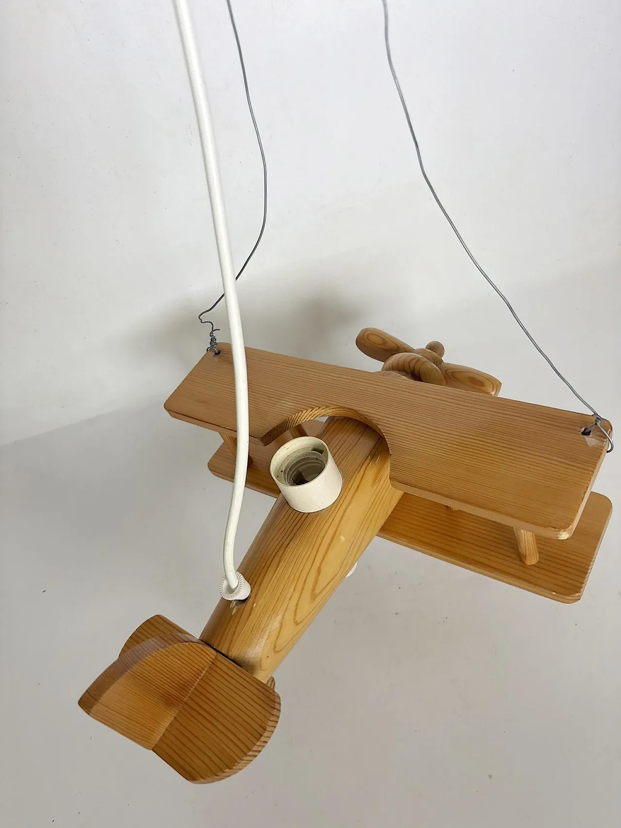 Lampada a sospensione a forma di aeroplano in legno di pino, anni ’70 7