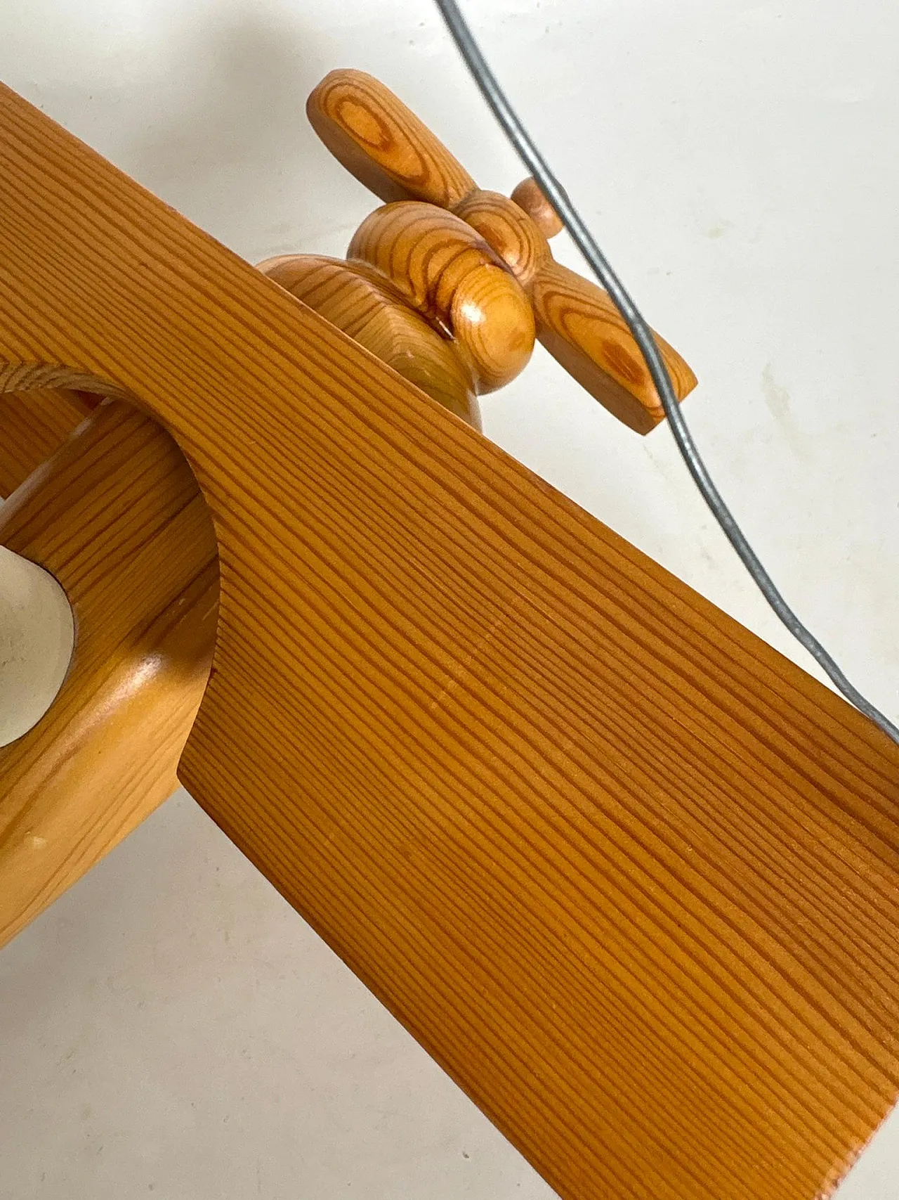 Lampada a sospensione a forma di aeroplano in legno di pino, anni ’70 8