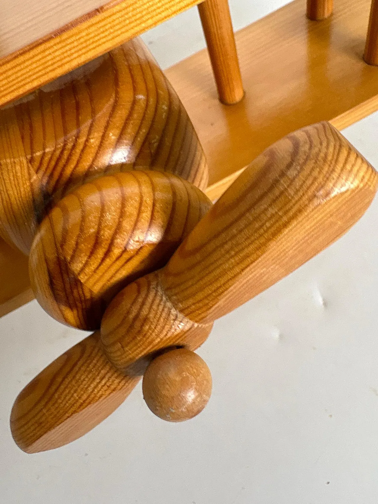 Lampada a sospensione a forma di aeroplano in legno di pino, anni ’70 10