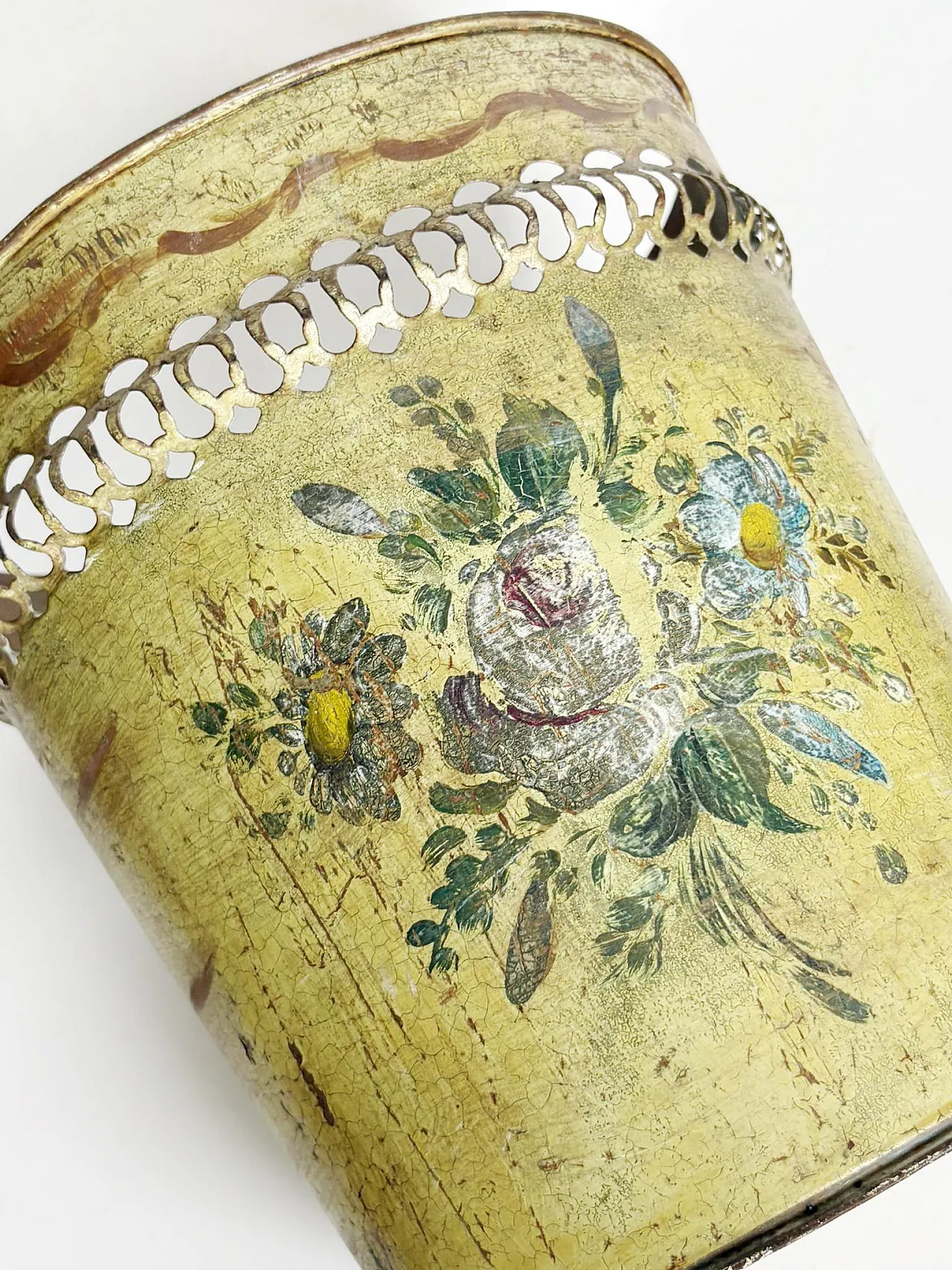 Hand-painted basket, 19th century 4