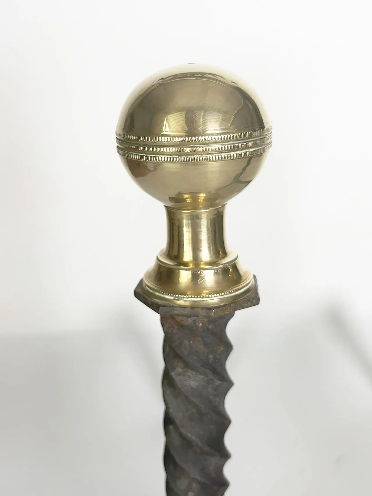 Pair of andirons in cast iron and brass, black and gold, 1960s 8