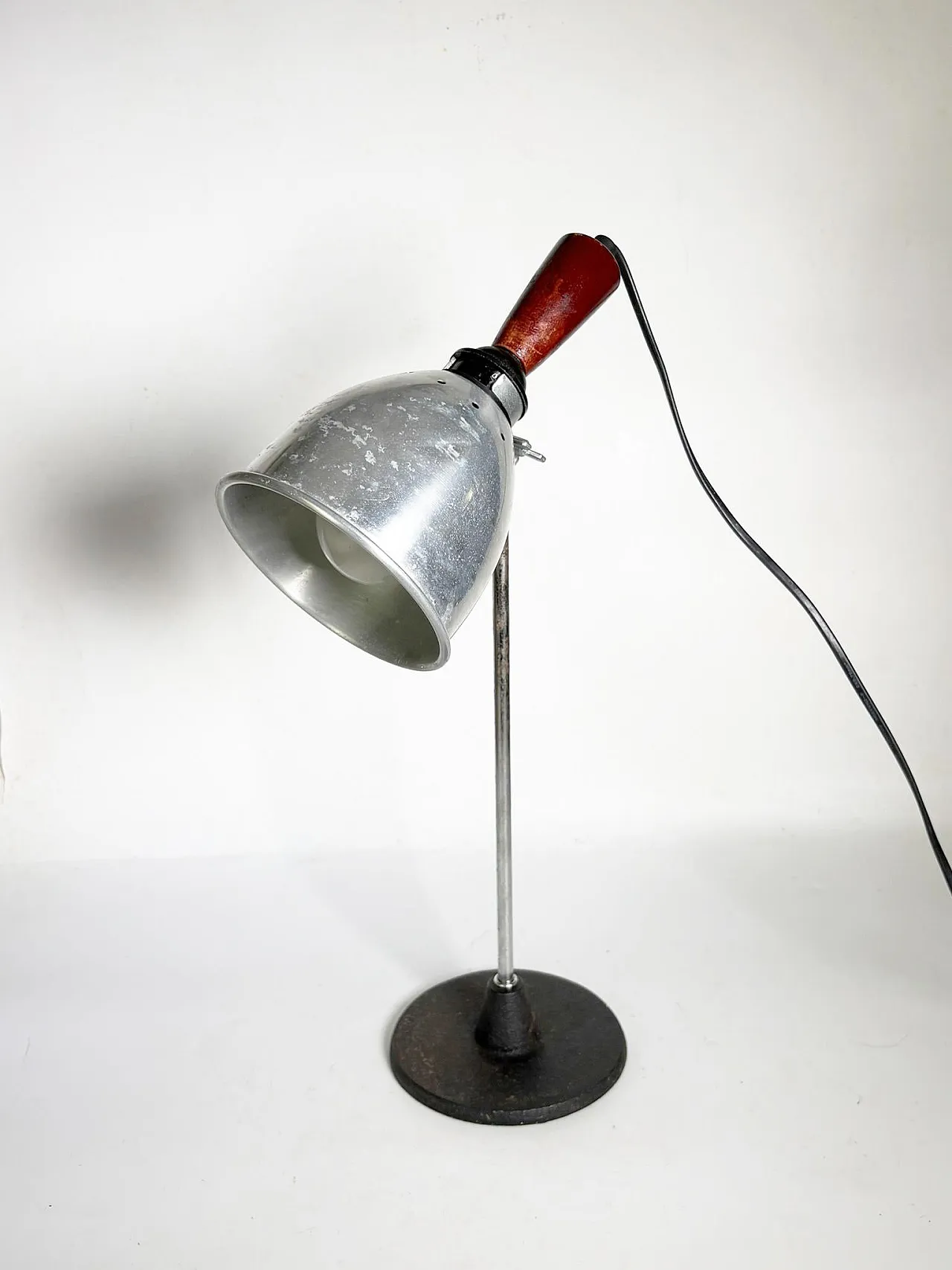 Lampada da tavolo industriale con paralume in alluminio, '900 2