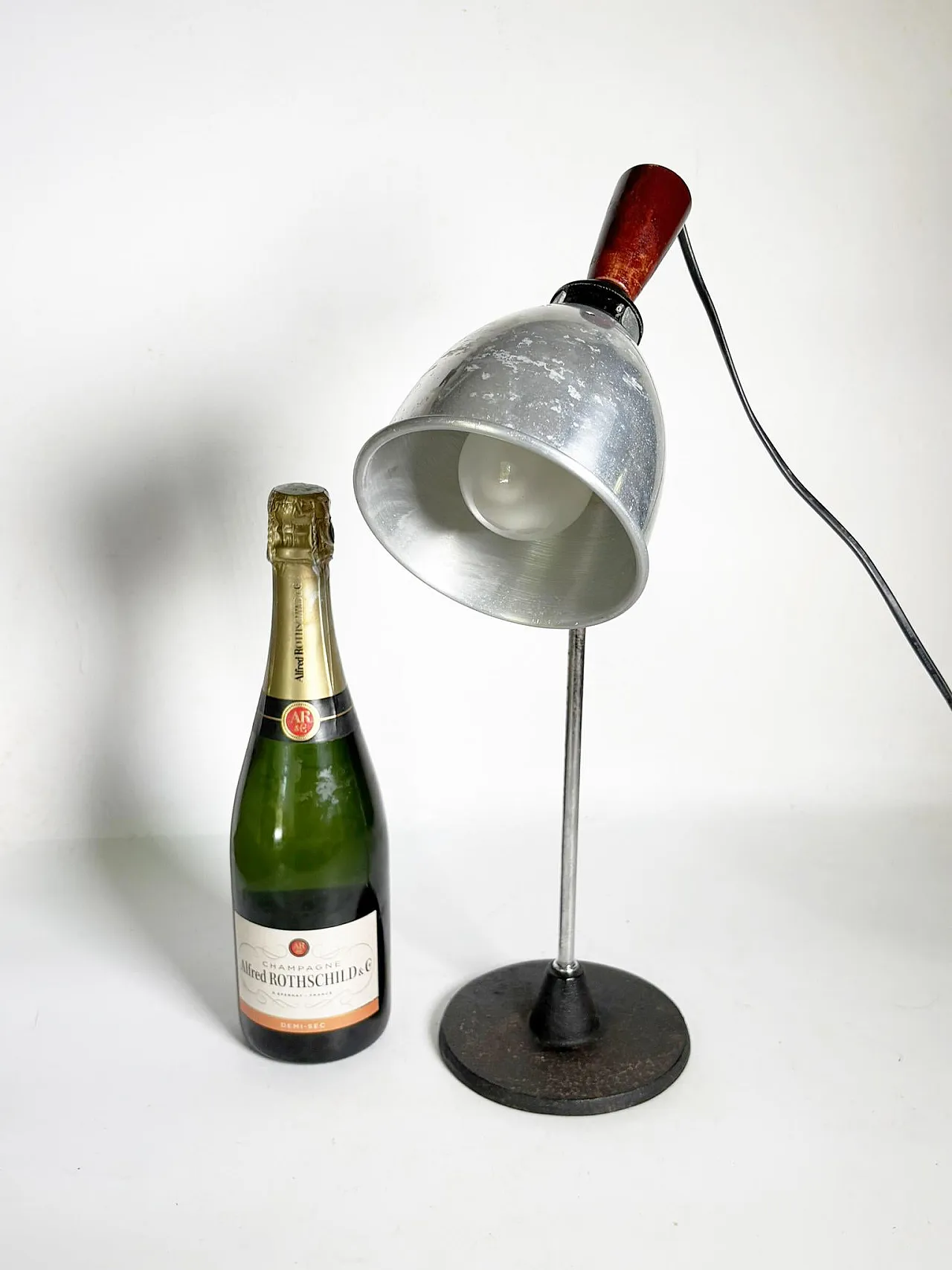 Lampada da tavolo industriale con paralume in alluminio, '900 3