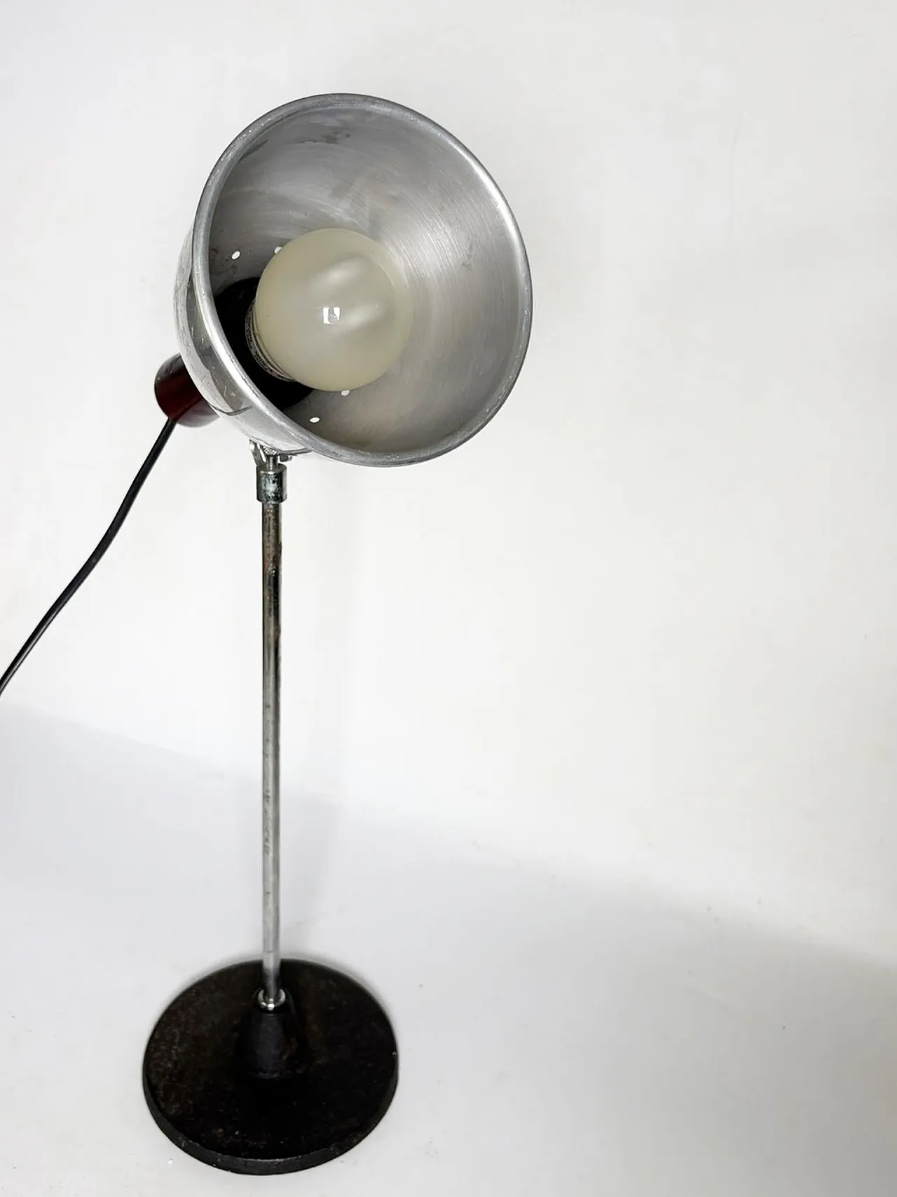 Lampada da tavolo industriale con paralume in alluminio, '900 16