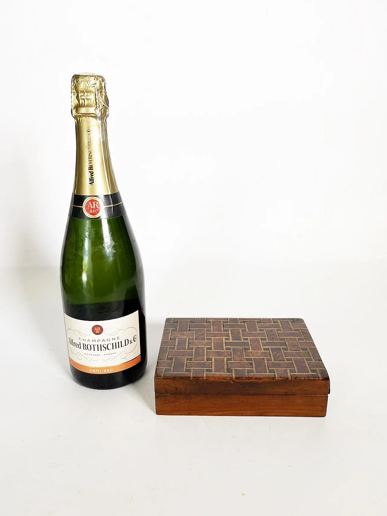 Scatola di legno con decorazioni geometriche, anni '40 3