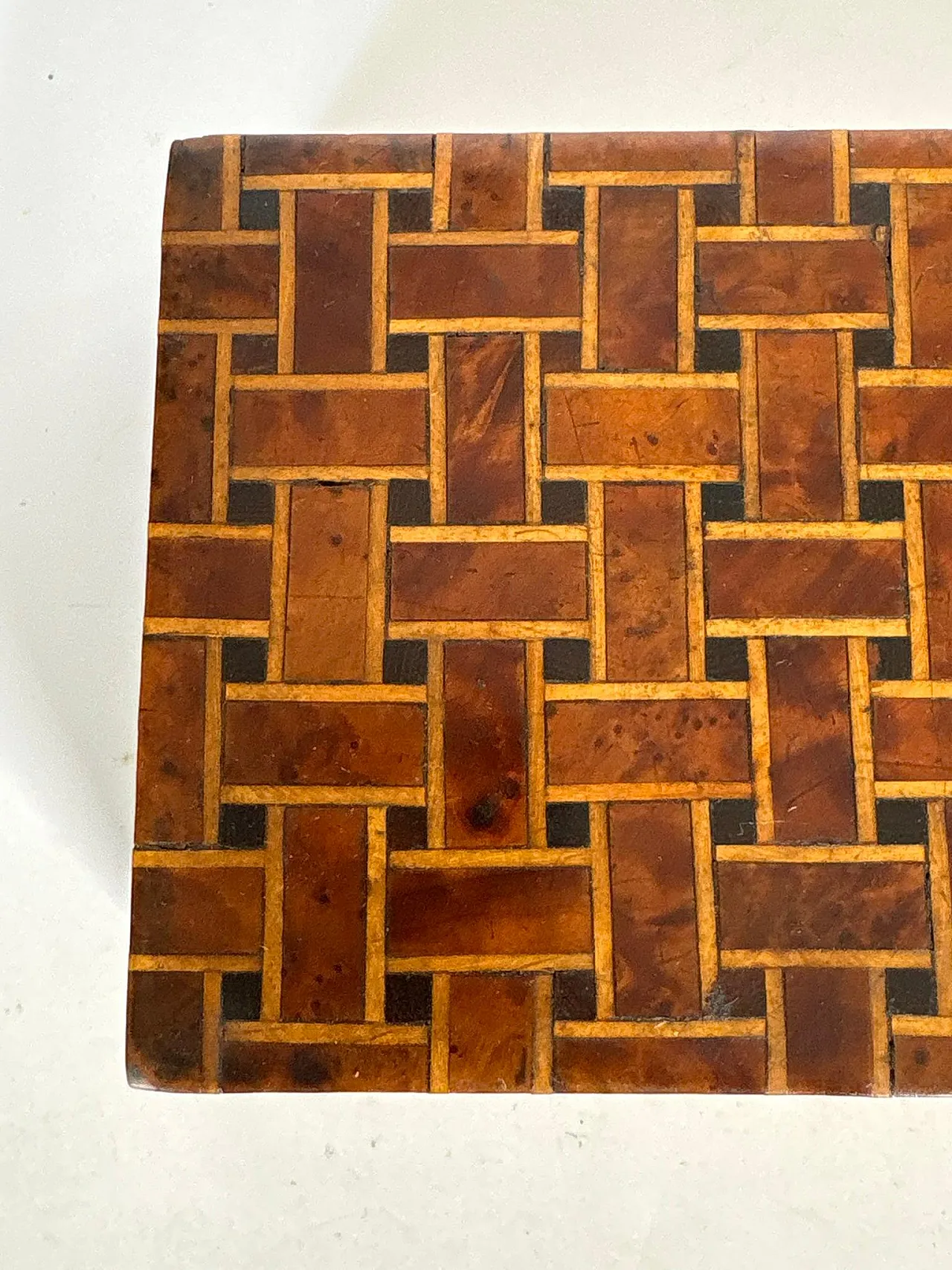 Scatola di legno con decorazioni geometriche, anni '40 6