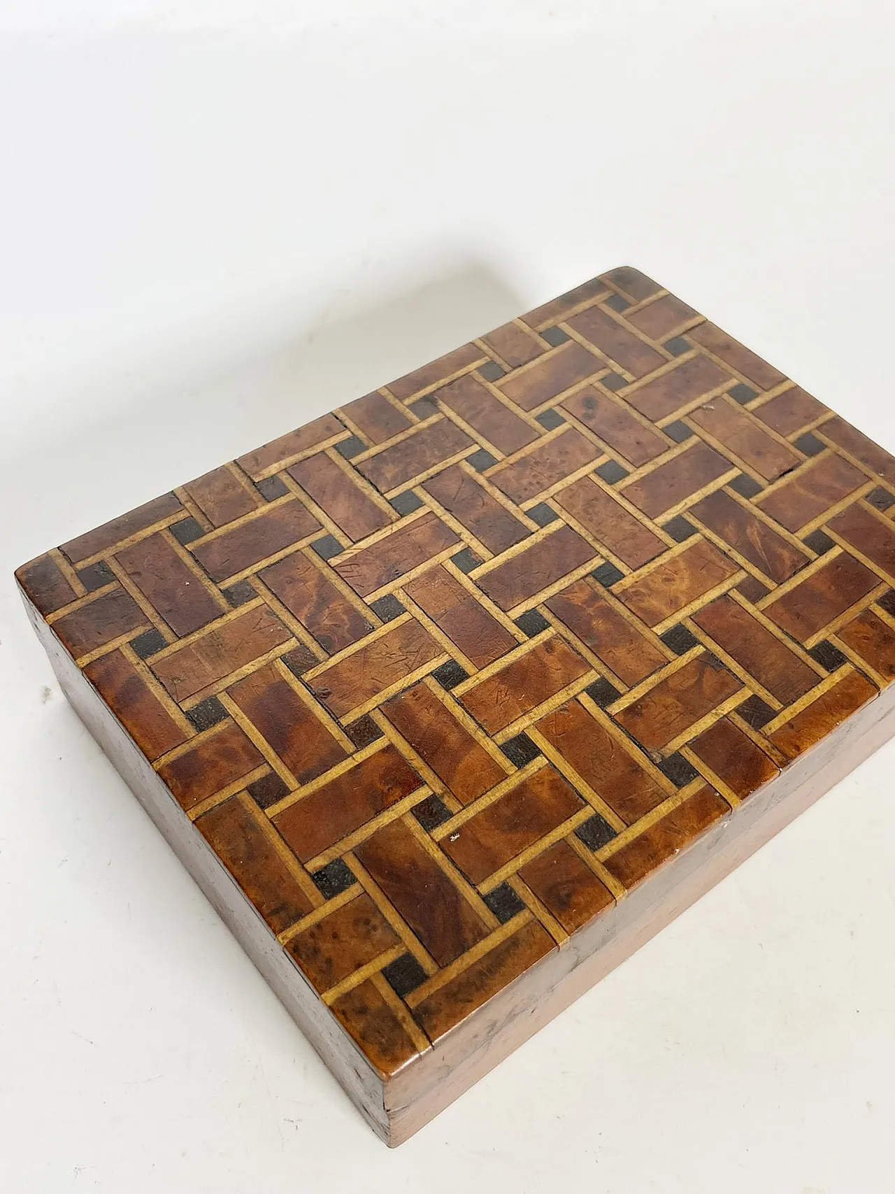 Scatola di legno con decorazioni geometriche, anni '40 11