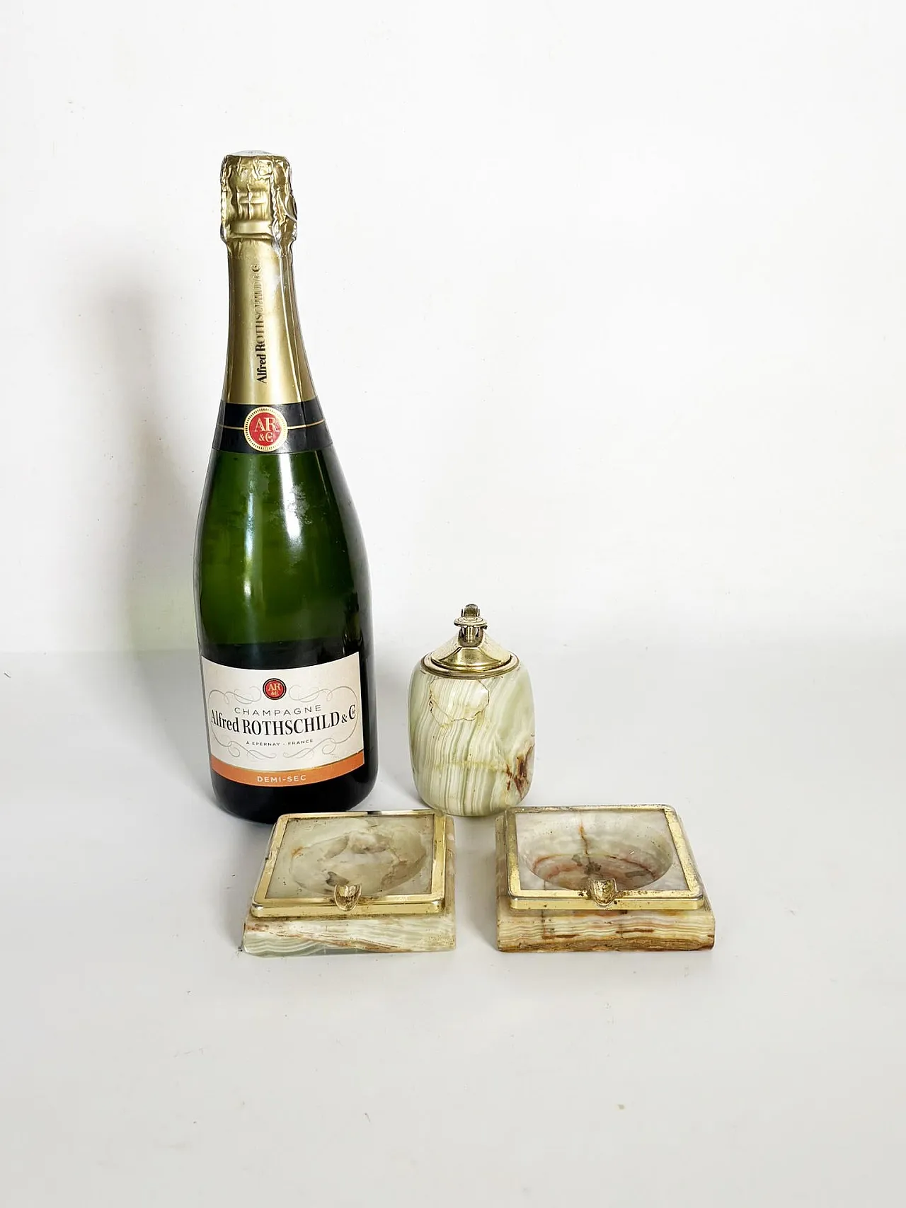 Pair of onyx ashtrays and 1 lighter, 1950s 3