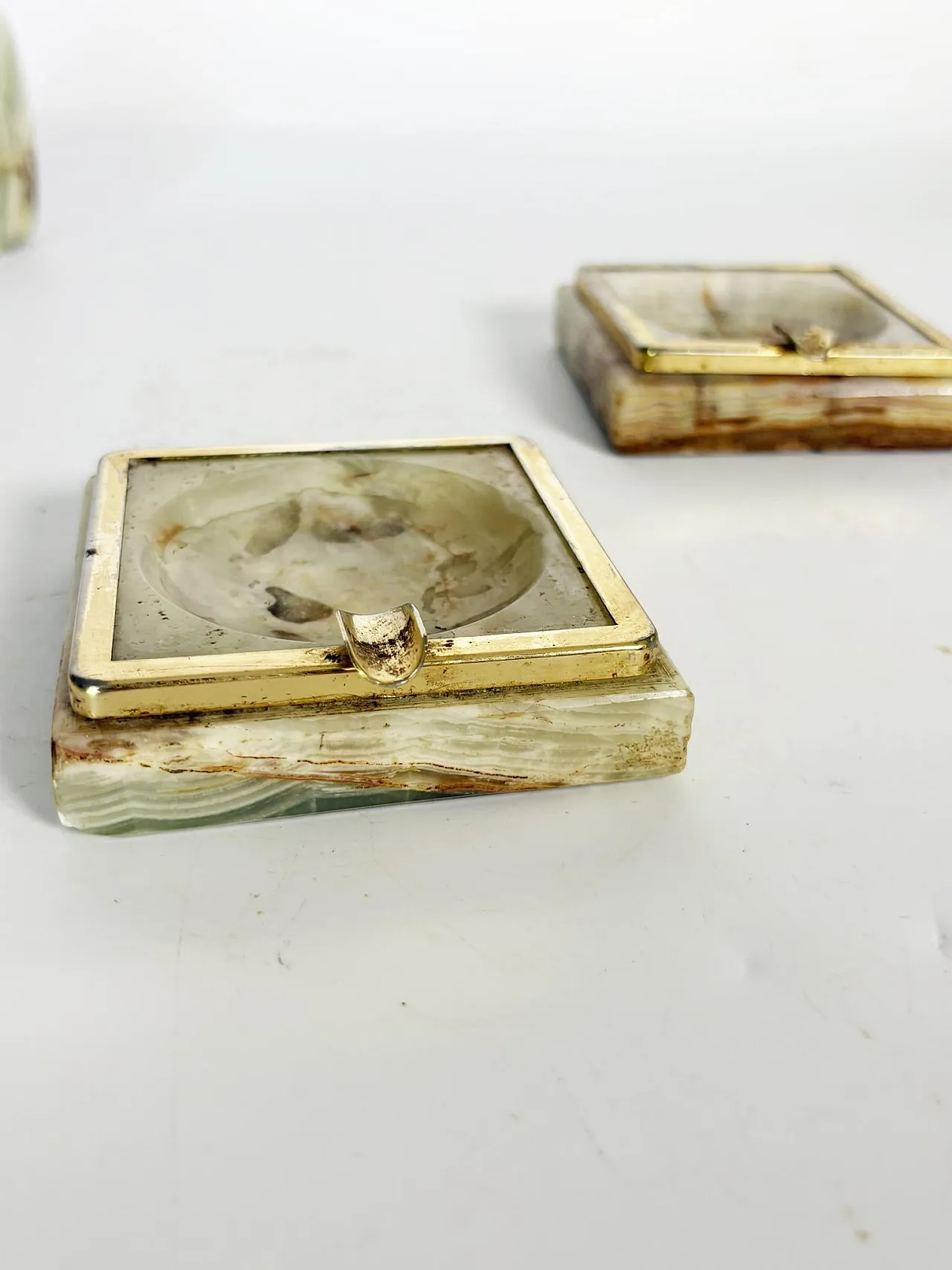 Pair of onyx ashtrays and 1 lighter, 1950s 6