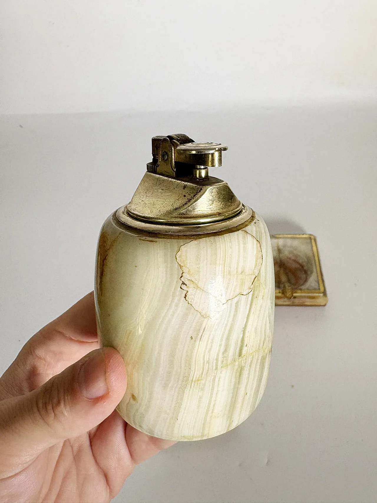Pair of onyx ashtrays and 1 lighter, 1950s 8