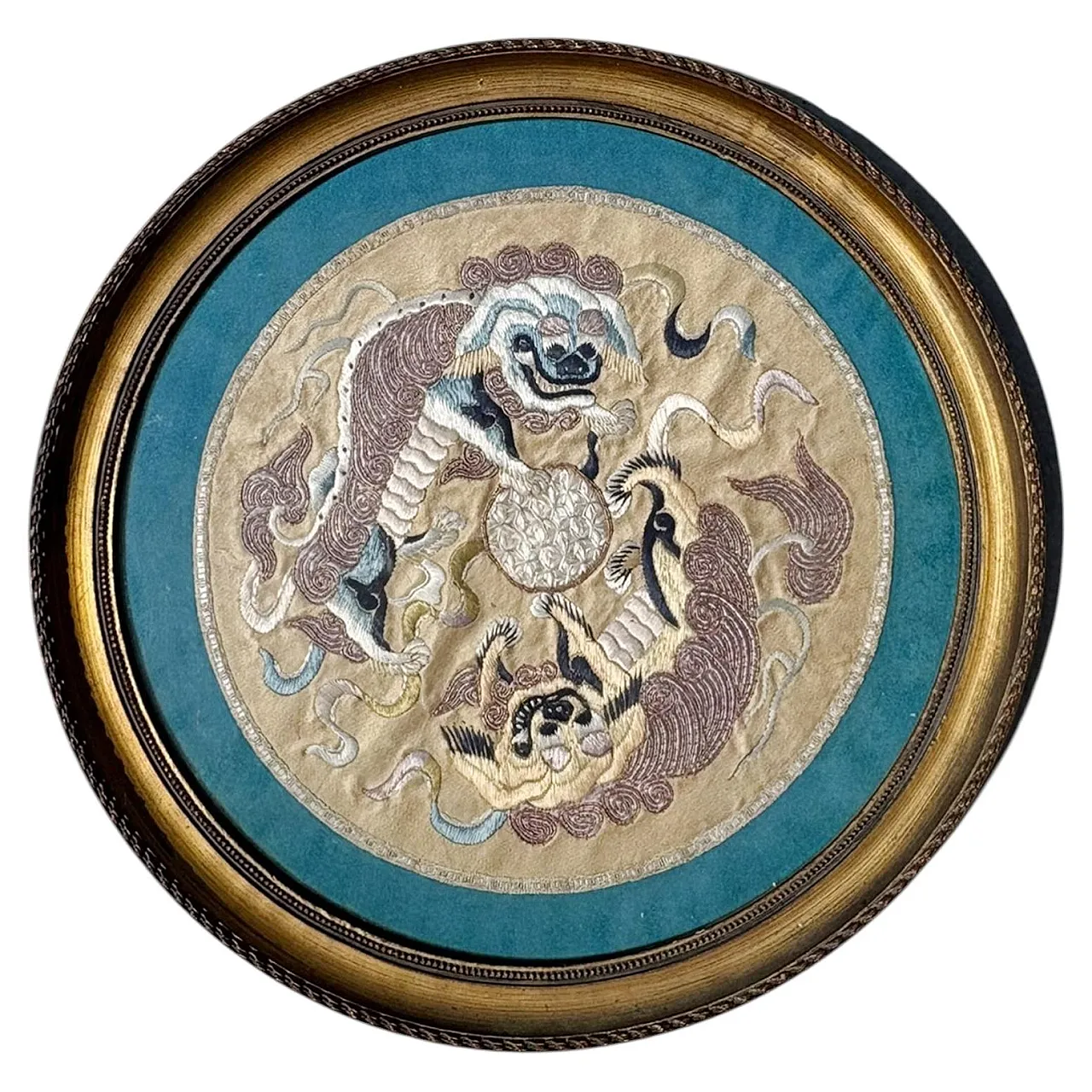 Silk embroidery artwork in a gilt frame, 19th century 1