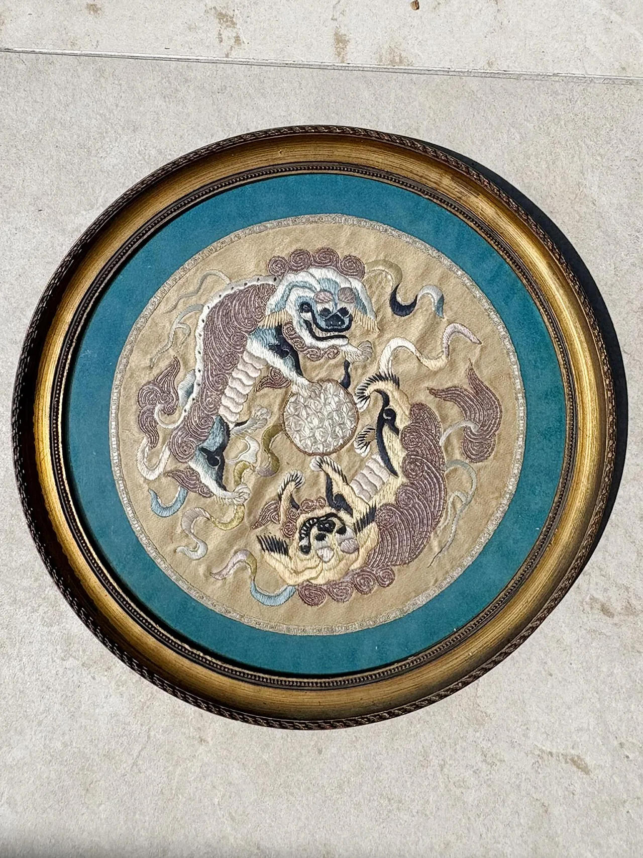 Silk embroidery artwork in a gilt frame, 19th century 2