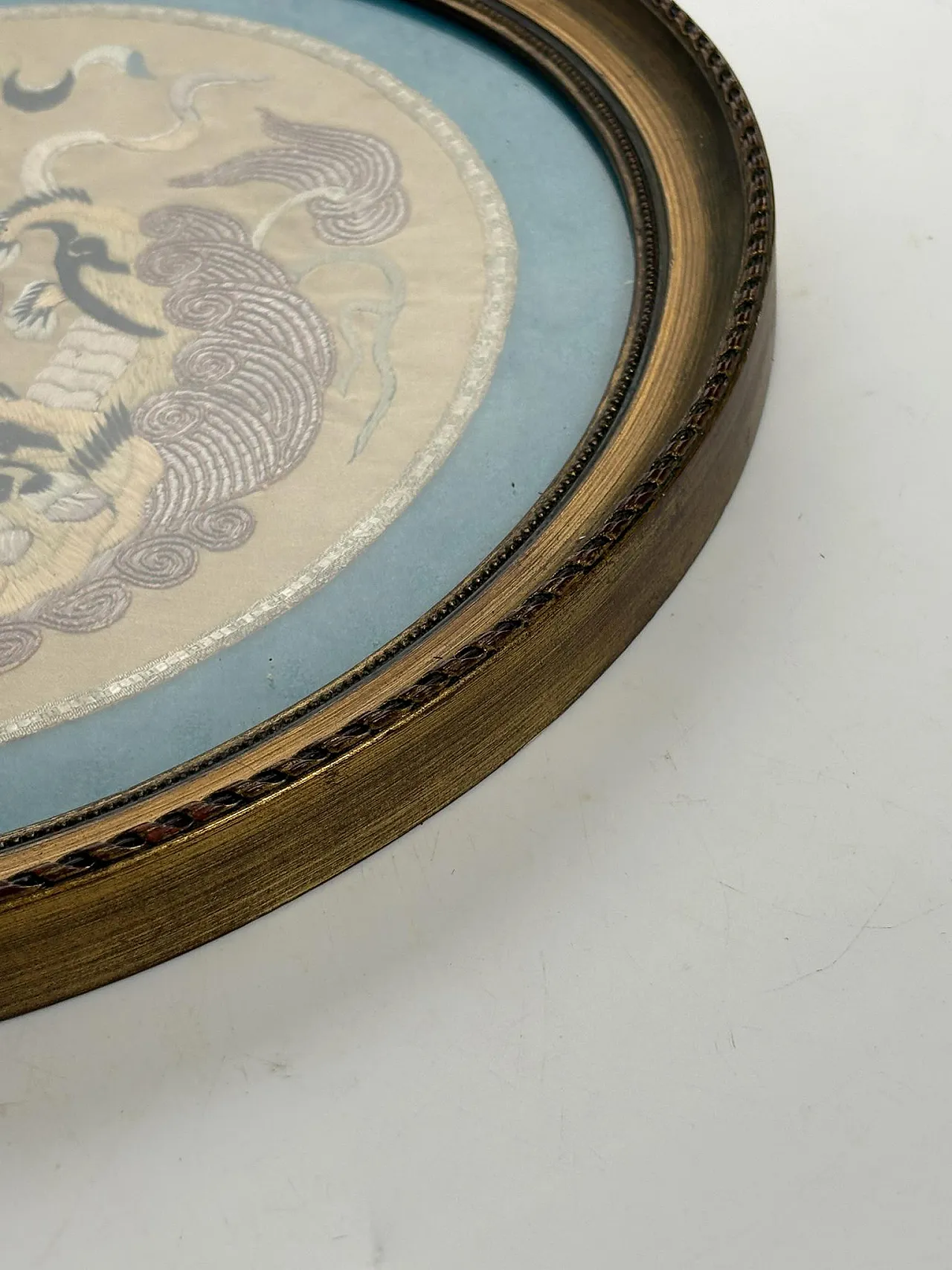 Silk embroidery artwork in a gilt frame, 19th century 8