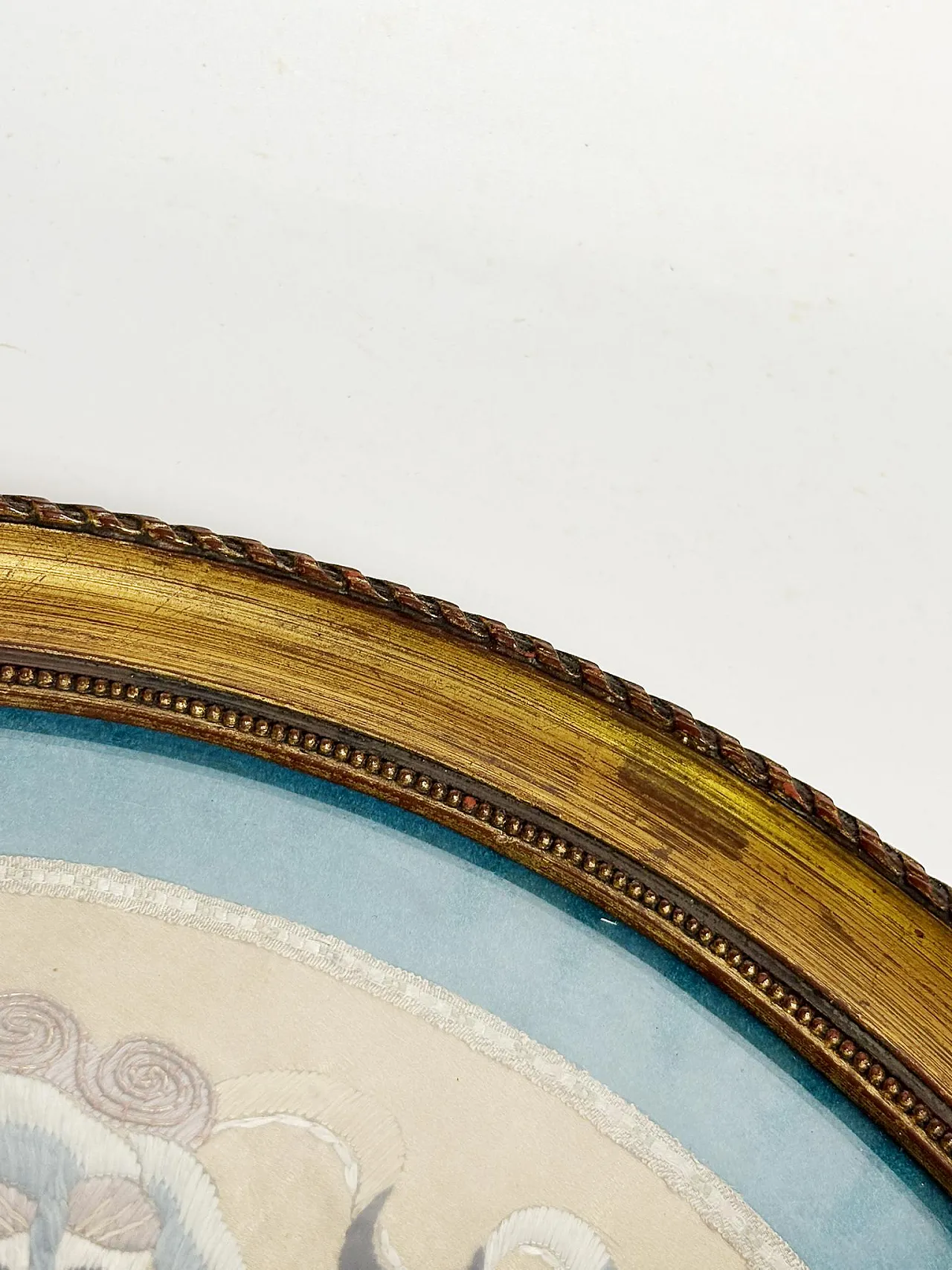 Silk embroidery artwork in a gilt frame, 19th century 9