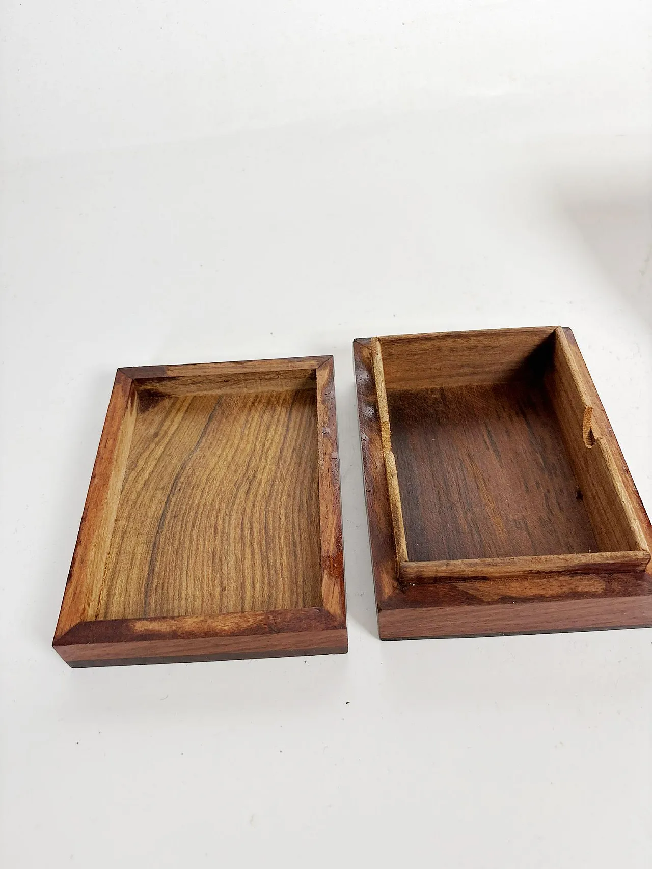 Set di 2 scatole in legno con intarsi decorativi, Francia, anni '70 9