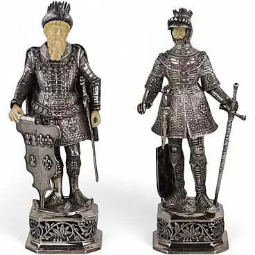 Coppia di figure di cavalieri in argento da gabinetto, '800
