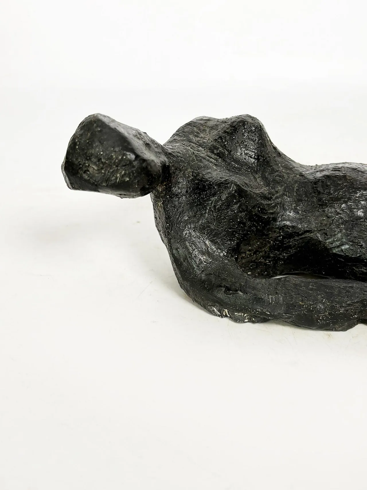 Scultura di donna reclinata in argilla Chamotte, anni '70 5