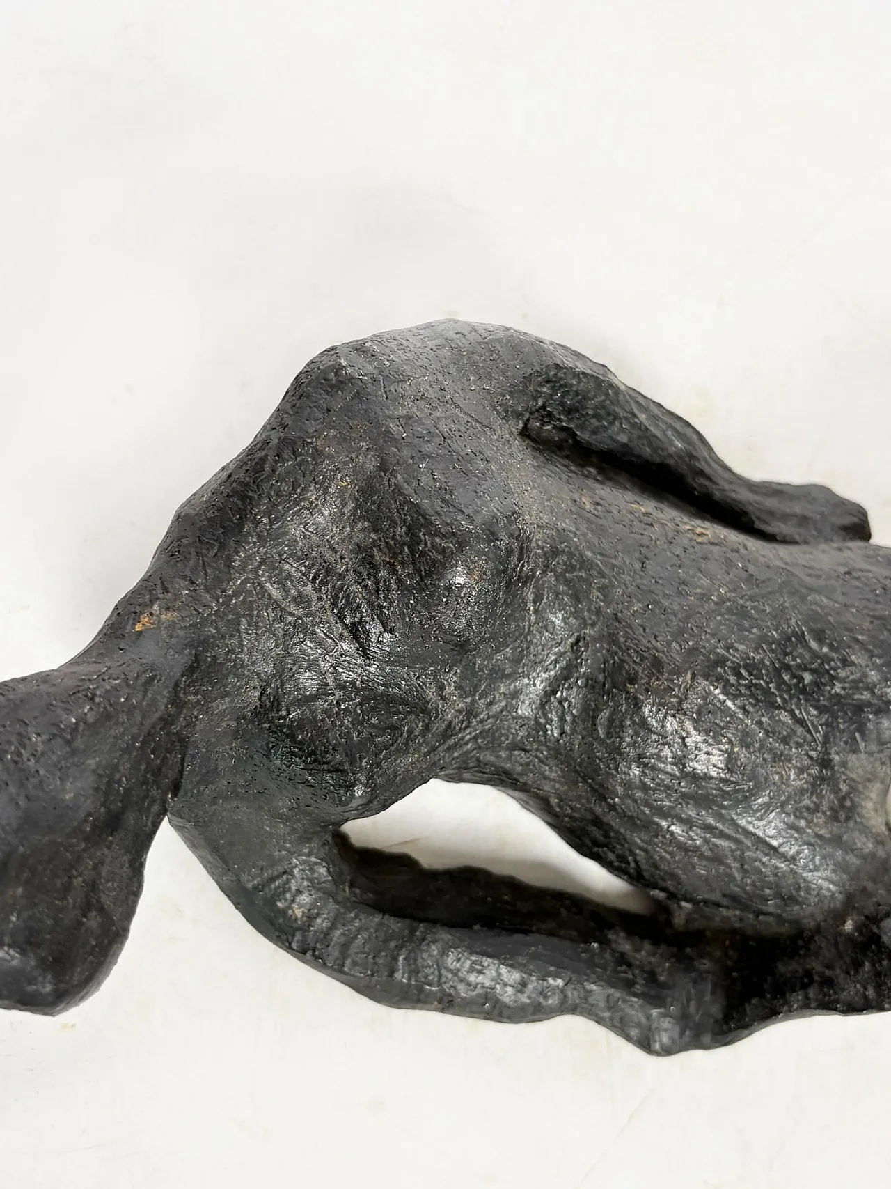 Scultura di donna reclinata in argilla Chamotte, anni '70 7