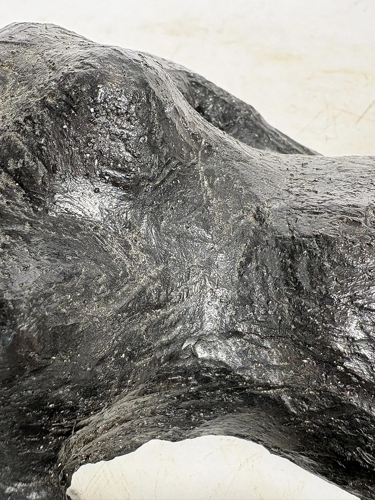Scultura di donna reclinata in argilla Chamotte, anni '70 8