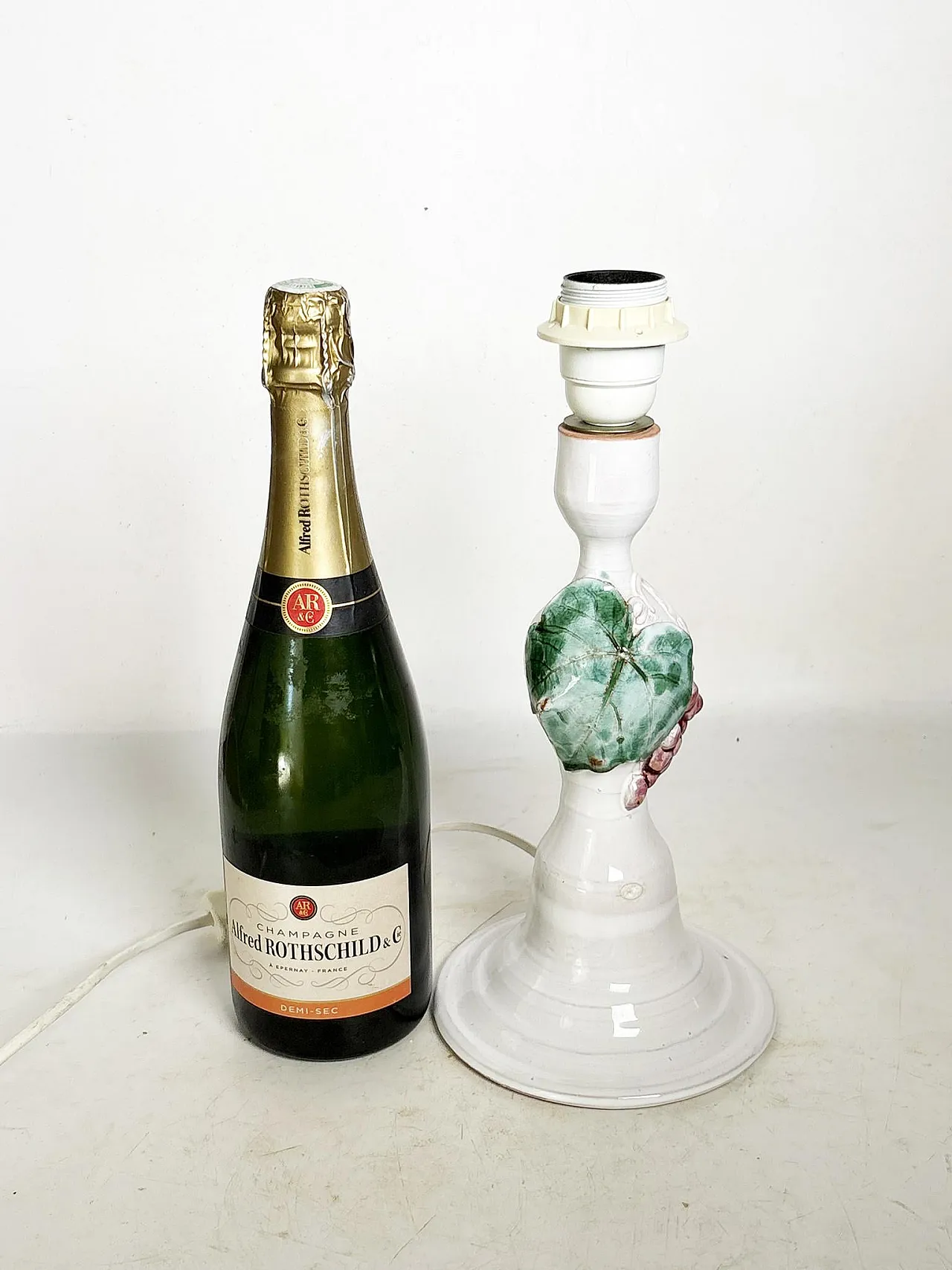 Lampada da tavolo in ceramica bianca, anni '80 4