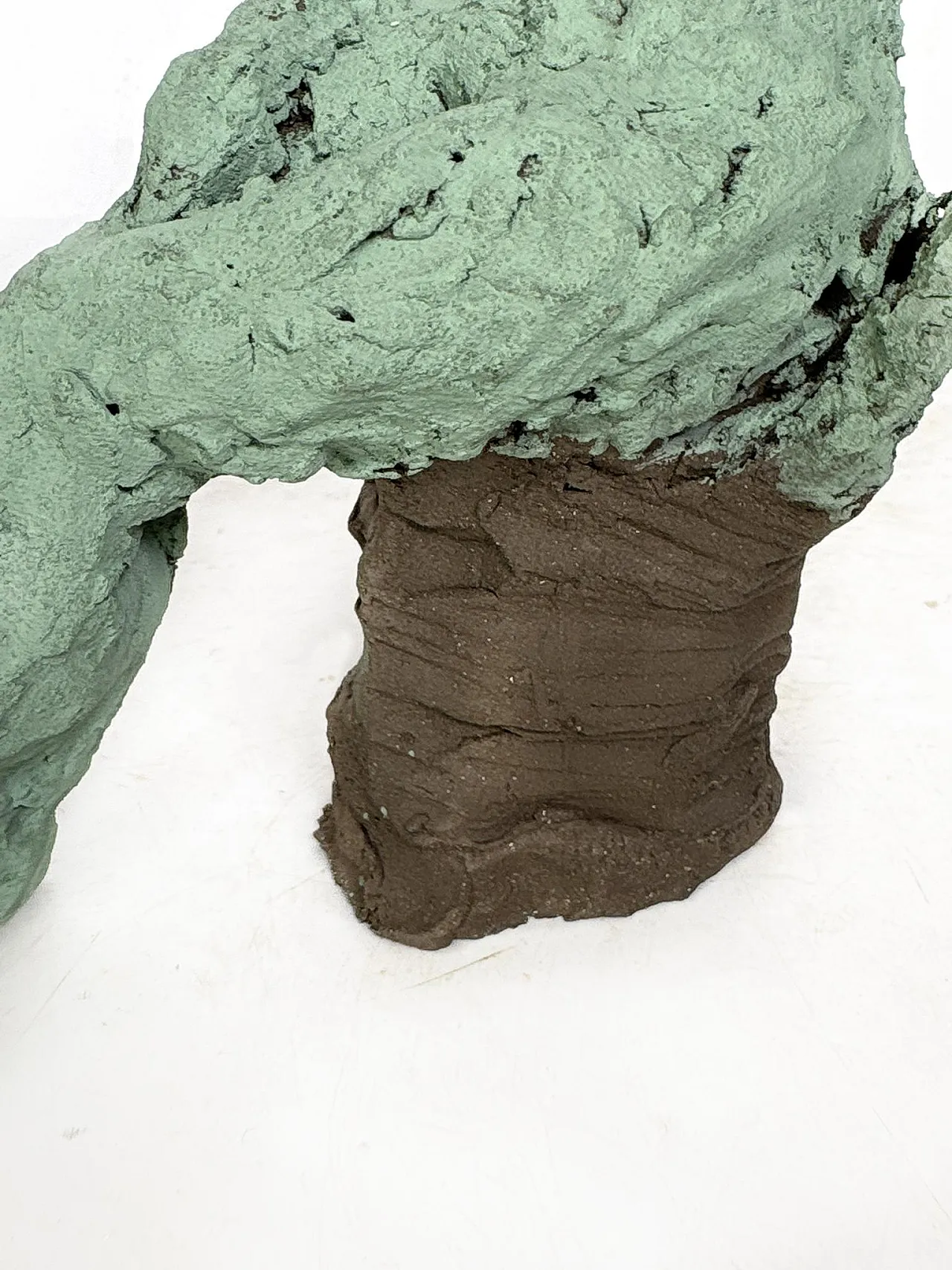 Coppia di sculture in argilla verde, anni '70 7