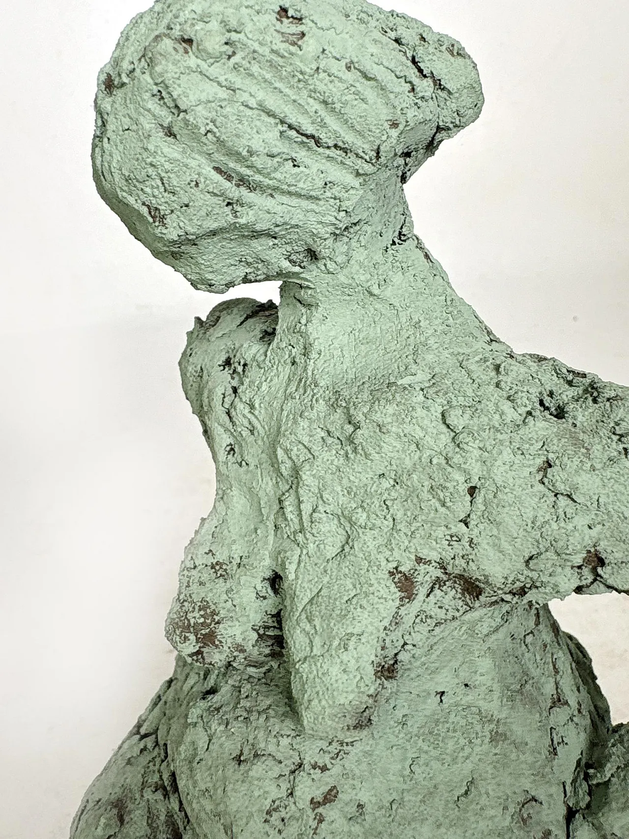 Coppia di sculture in argilla verde, anni '70 10