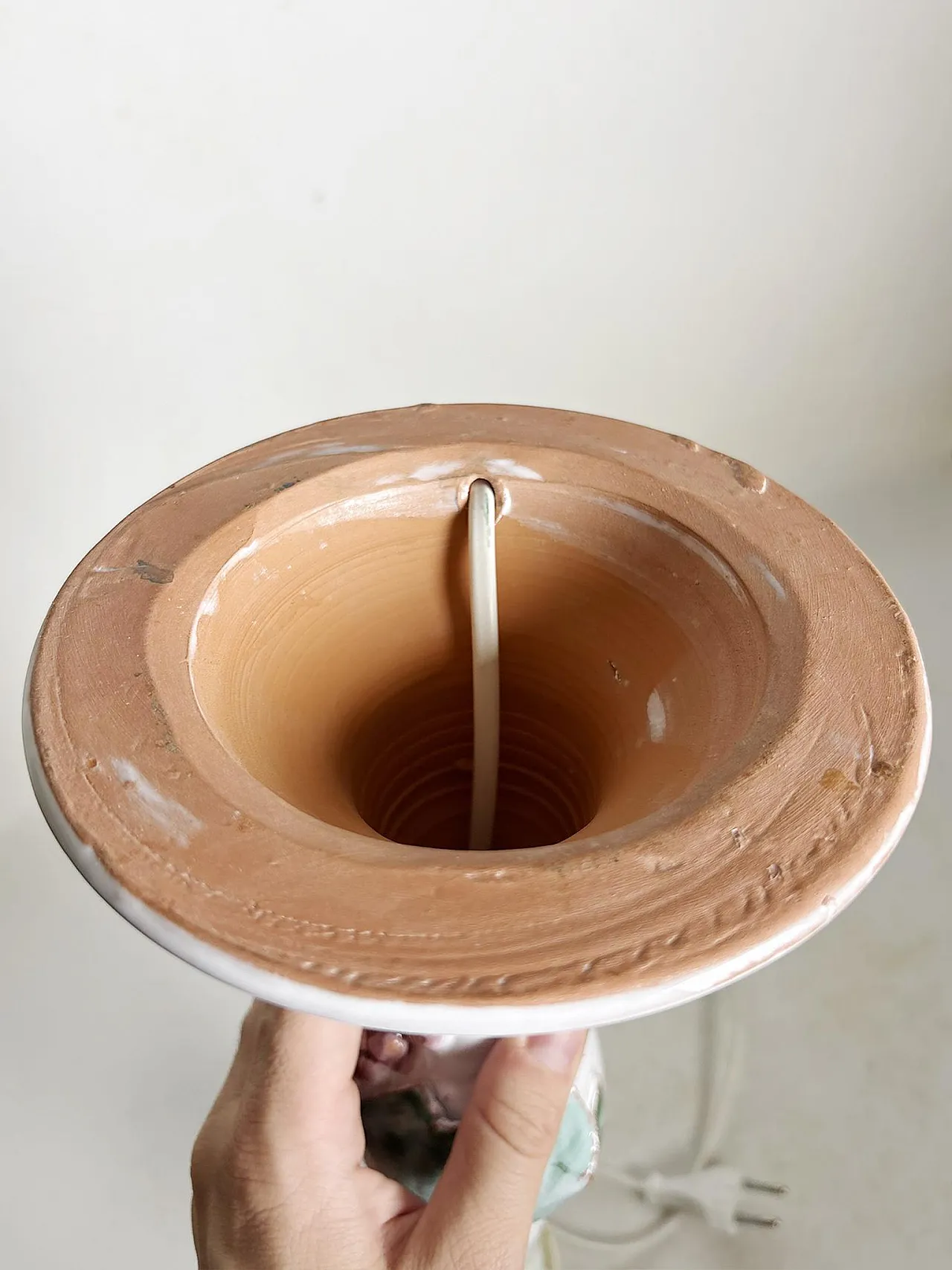 Lampada da tavolo in ceramica bianca, anni '80 11
