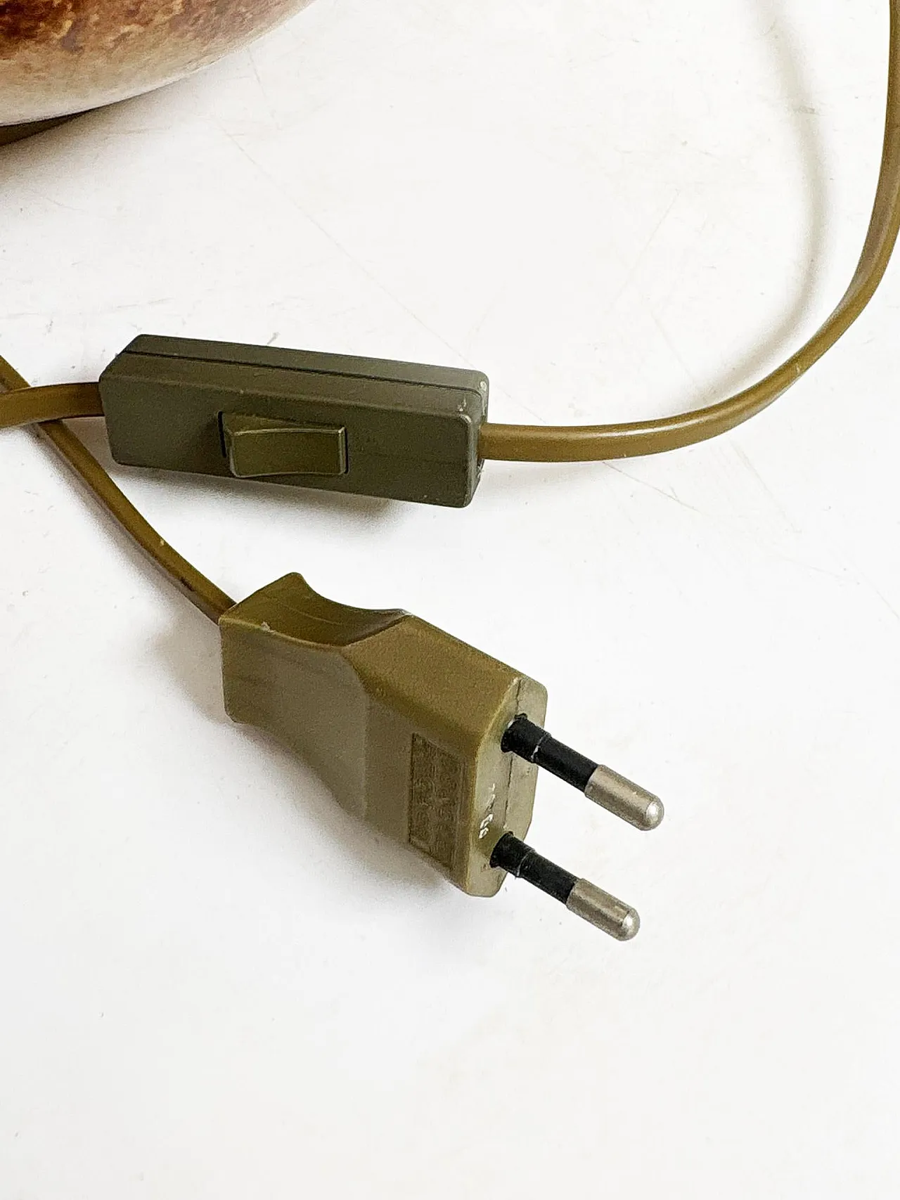 Tavolo in vetro dipinto marrone con effetto paglia d'oro, anni '70 7