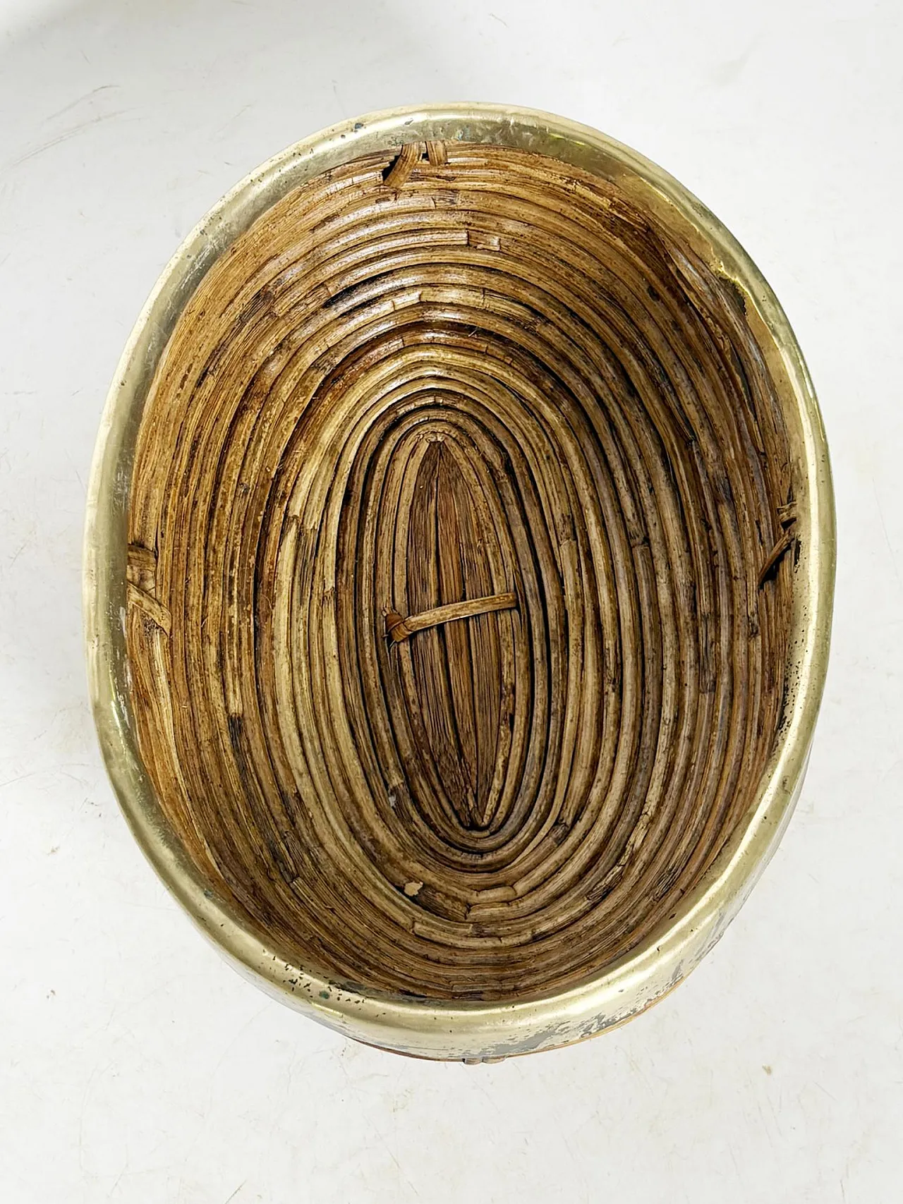 Cestino in giunco e ottone, stile Costa Azzurra, anni '50 4