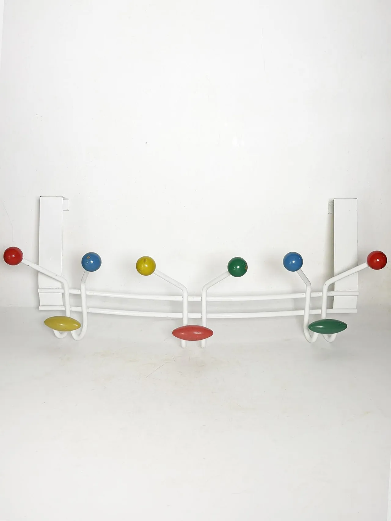Appendiabiti in metallo bianco e legno, anni '70 2