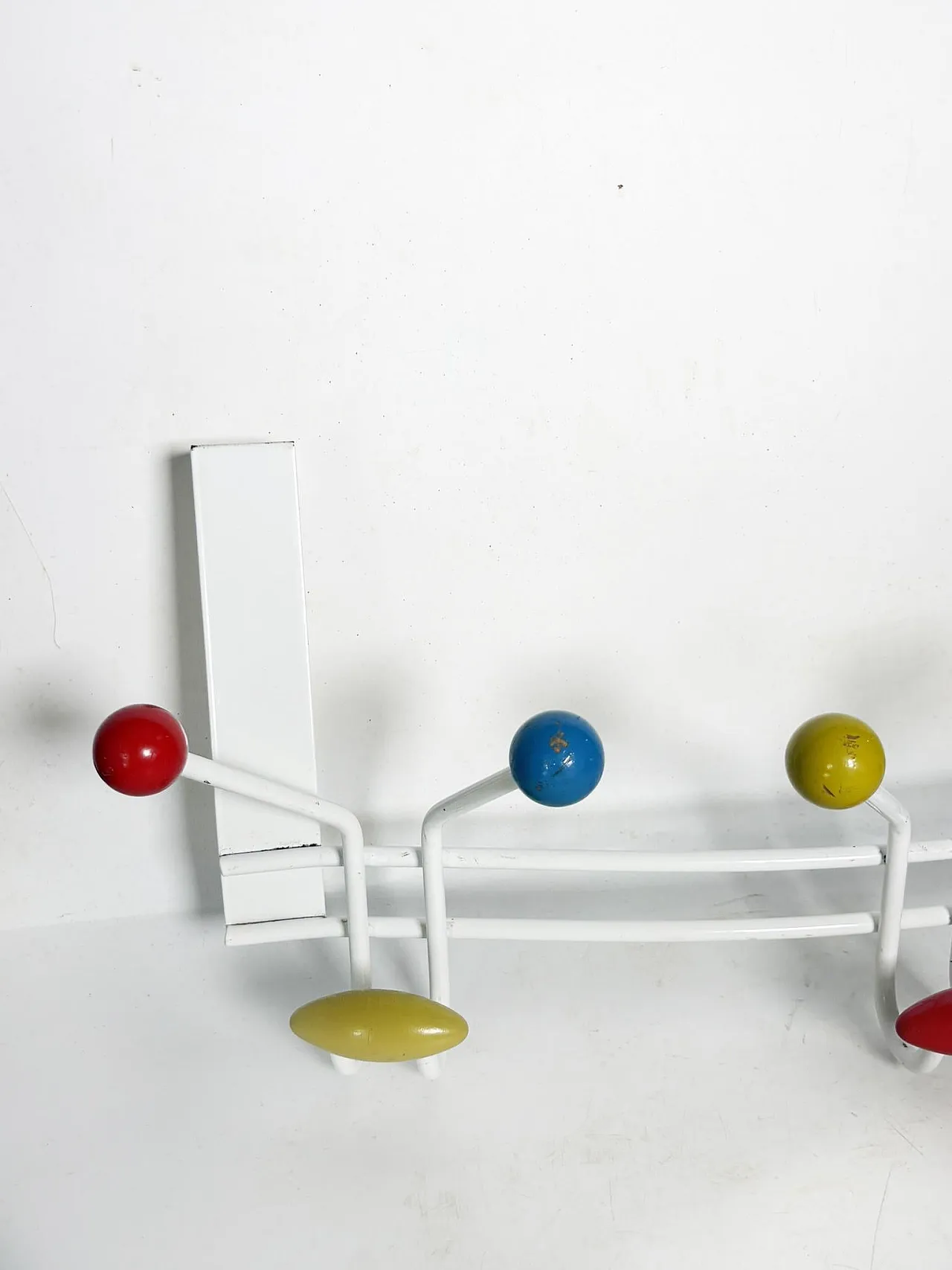 Appendiabiti in metallo bianco e legno, anni '70 4